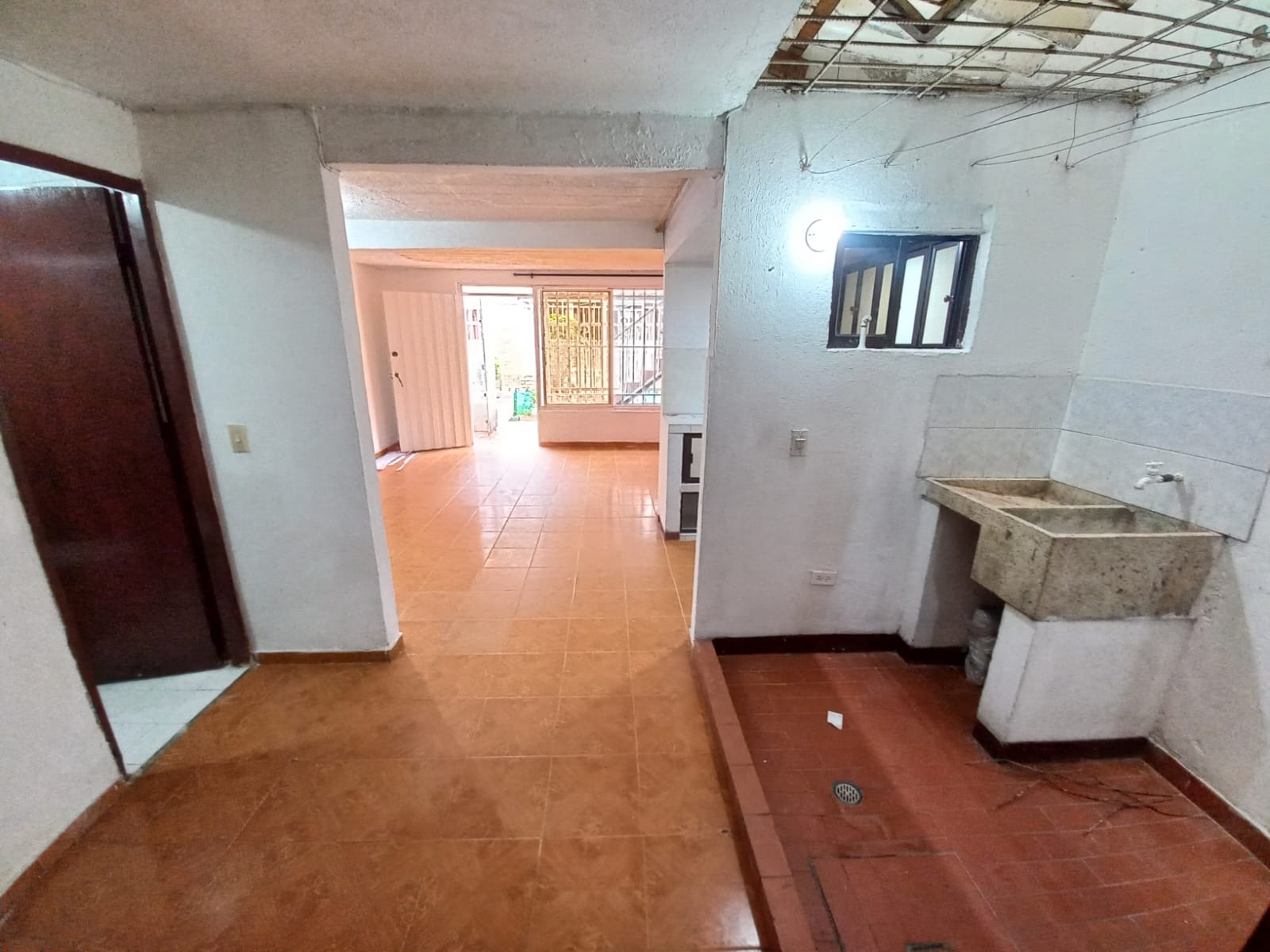 ALQUILER DE CASA 1er PISO BARRIO PARQUE RESIDENCIAL EL BOSQUE