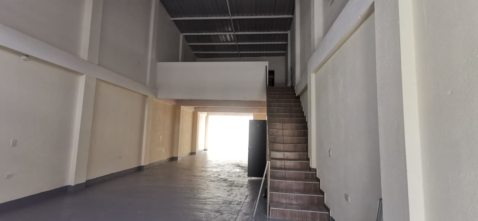 ALQUILER DE BODEGA EN BARRIO / PORVENIR