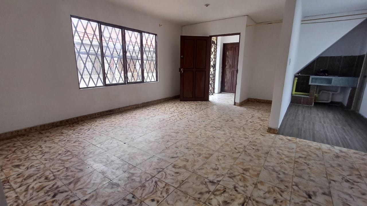 ALQUILER DE APTO 2do PISO BARRIO 7 DE AGOSTO