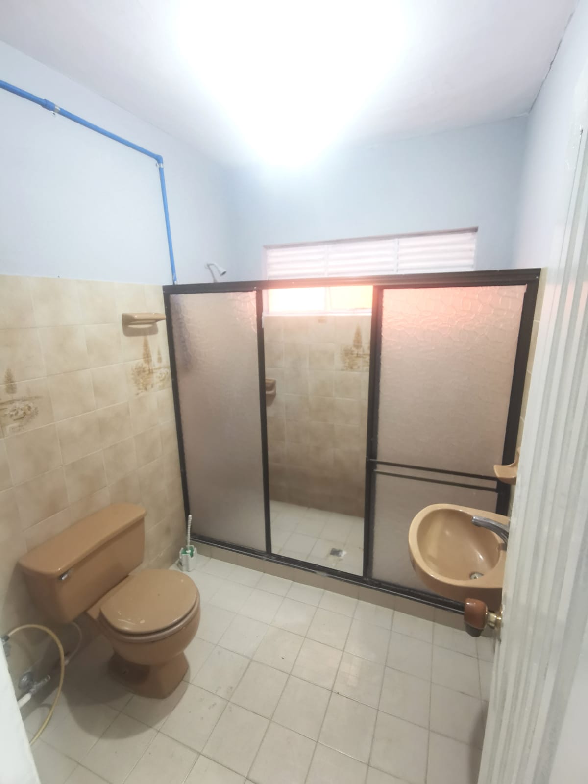 ALQUILER CASA COMERCIAL 1er PISO BARRIO BRETAÑA