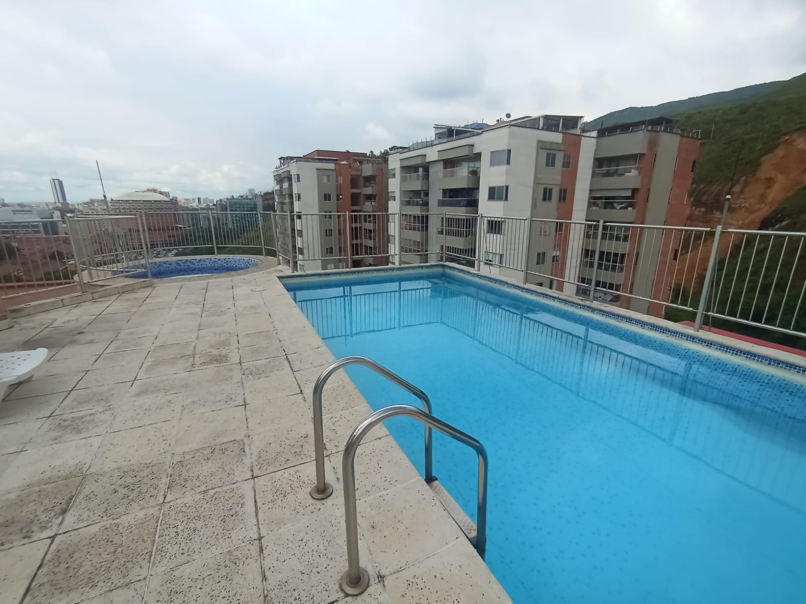 ALQUILER DE APARTAESTUDIO 8vo PISO CONJUNTO MIRO APARTALOFT