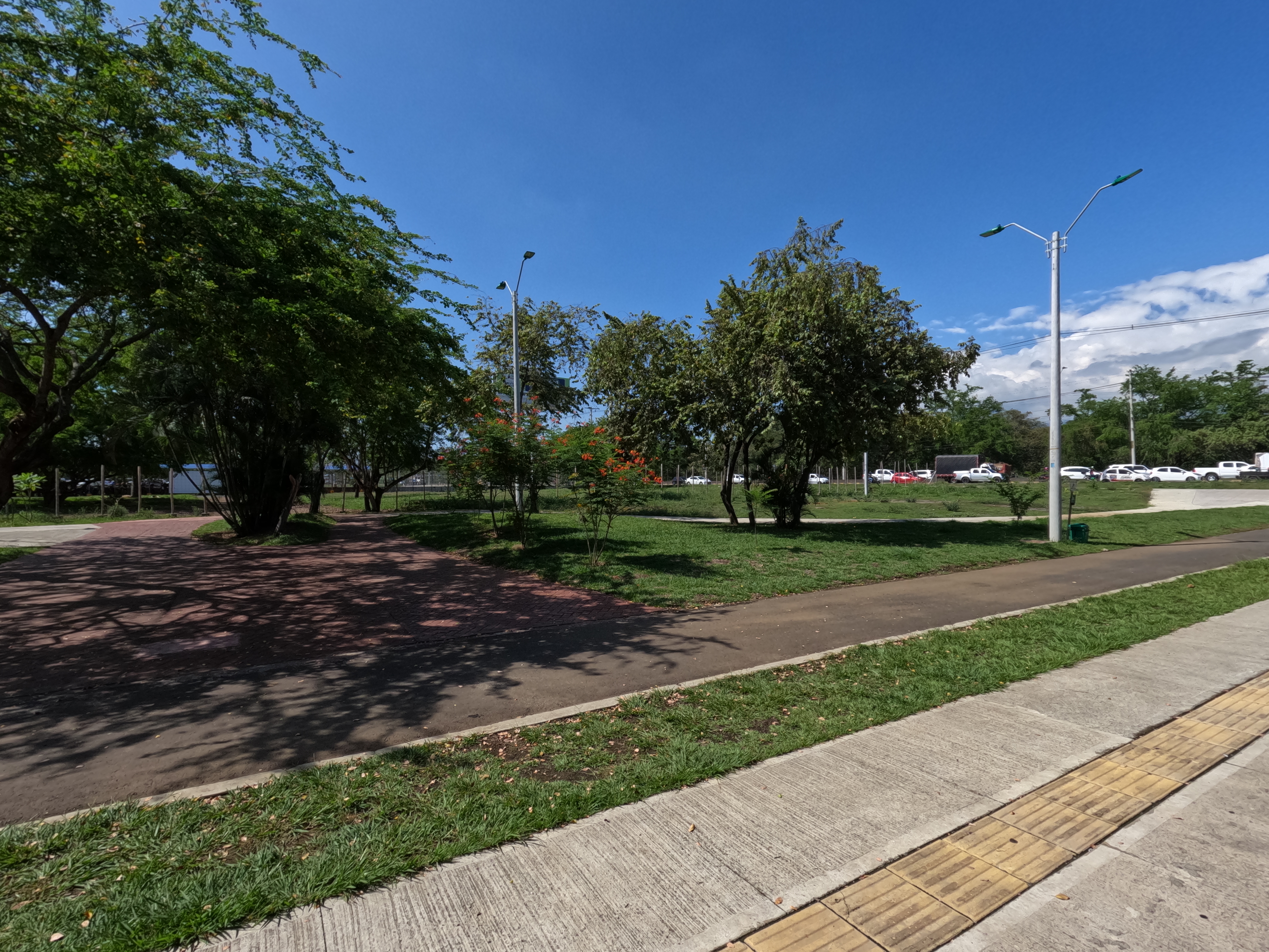 BOCHALEMA PLAZA - LOCAL COMERCIAL DISPONIBLE