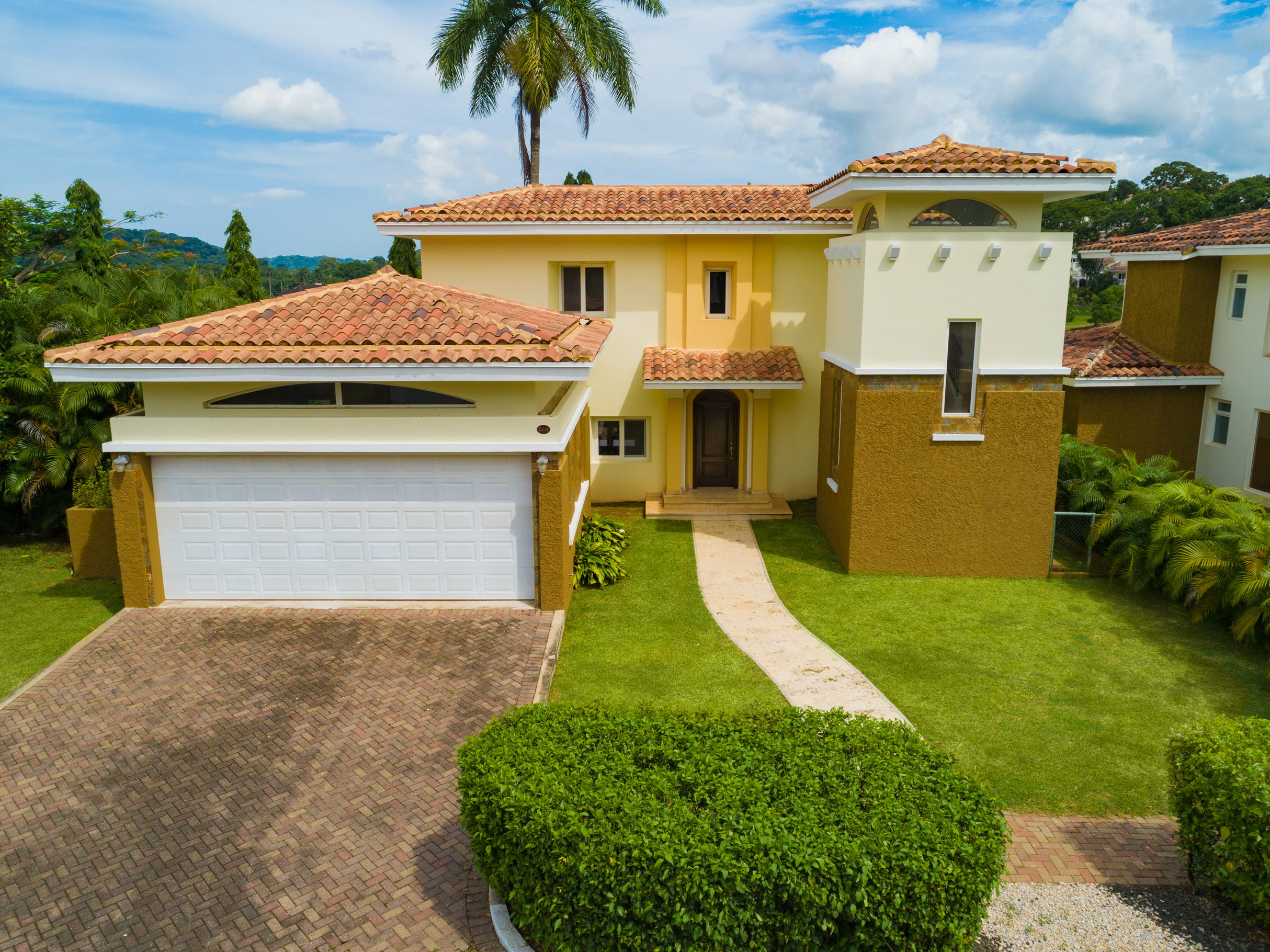 VENTA VILLA COCOLI 305 m2 TUCAN COUNTRY CLUB MLD