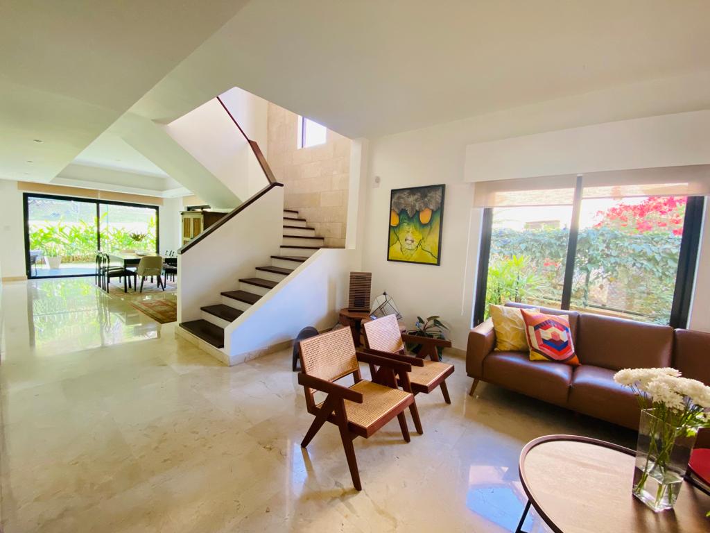 CASA EN CLAYTON EN EMBASSY CLUB 4 RECAMARAS LINEA BLANCA CV