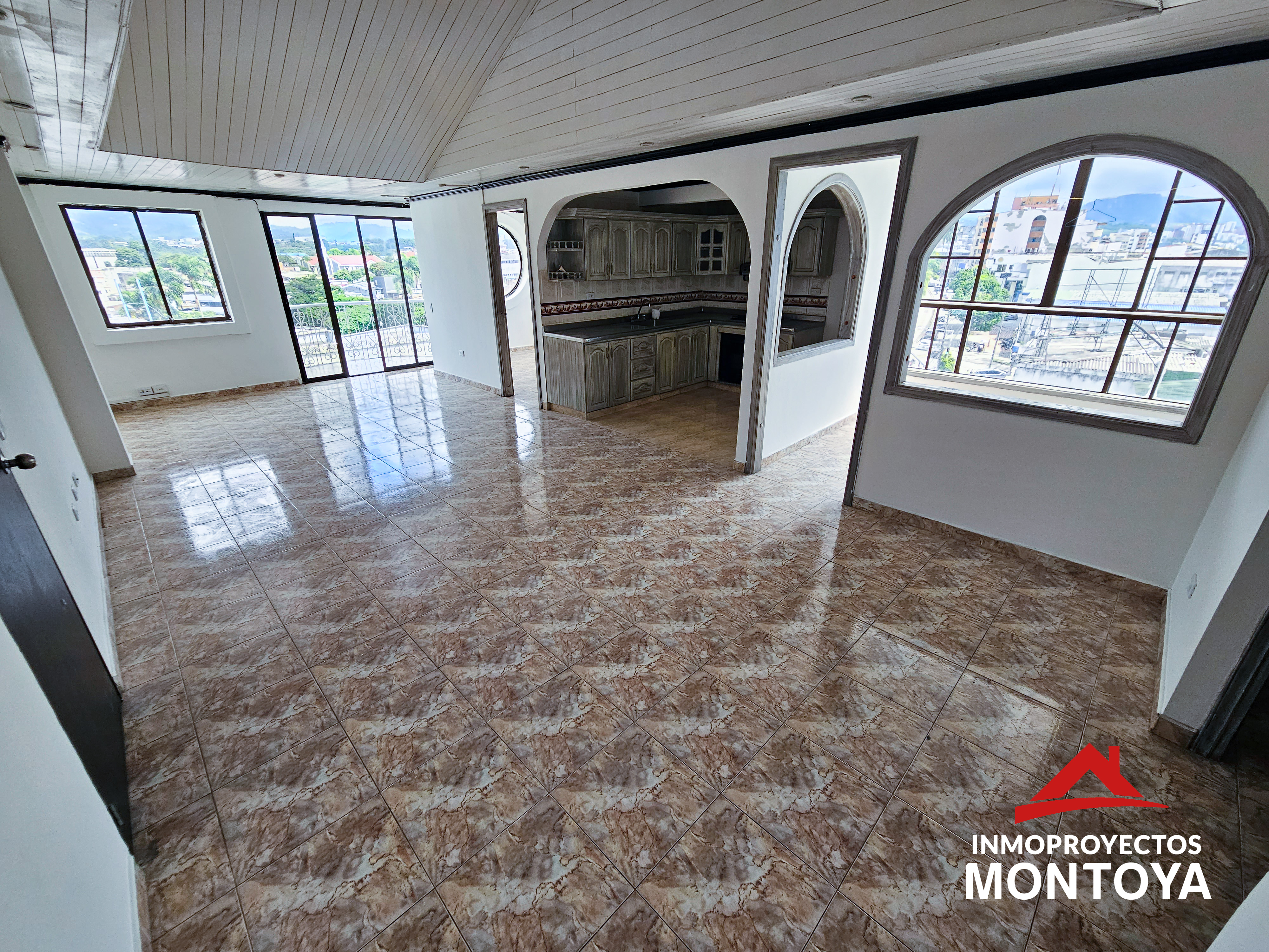 Amplio apartamento de 140 m² sobre la Avenida 30 de Agosto, Pereira