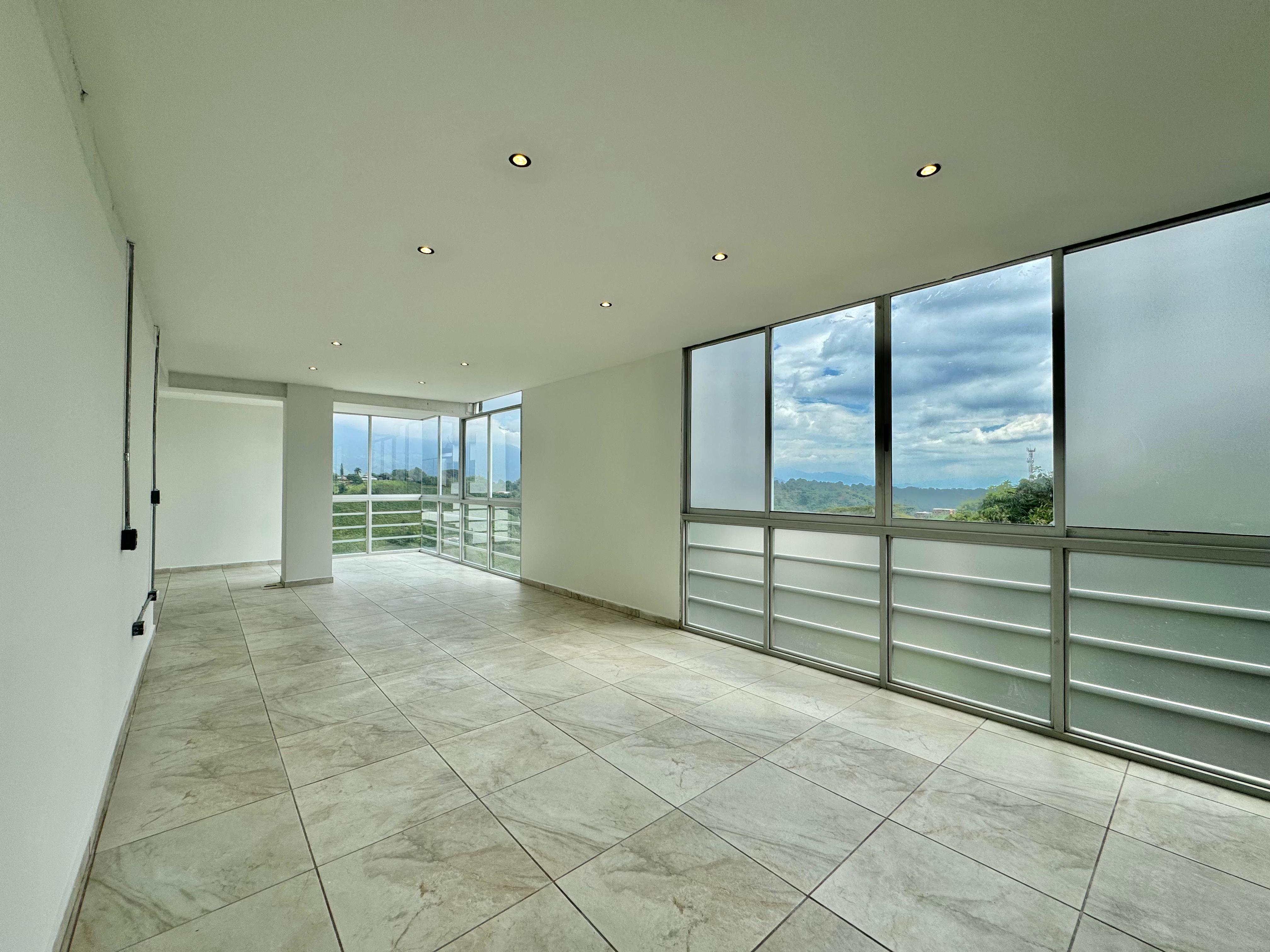 LOCAL EN VENTA MALL CENTENARIO - AV CENTENARIO