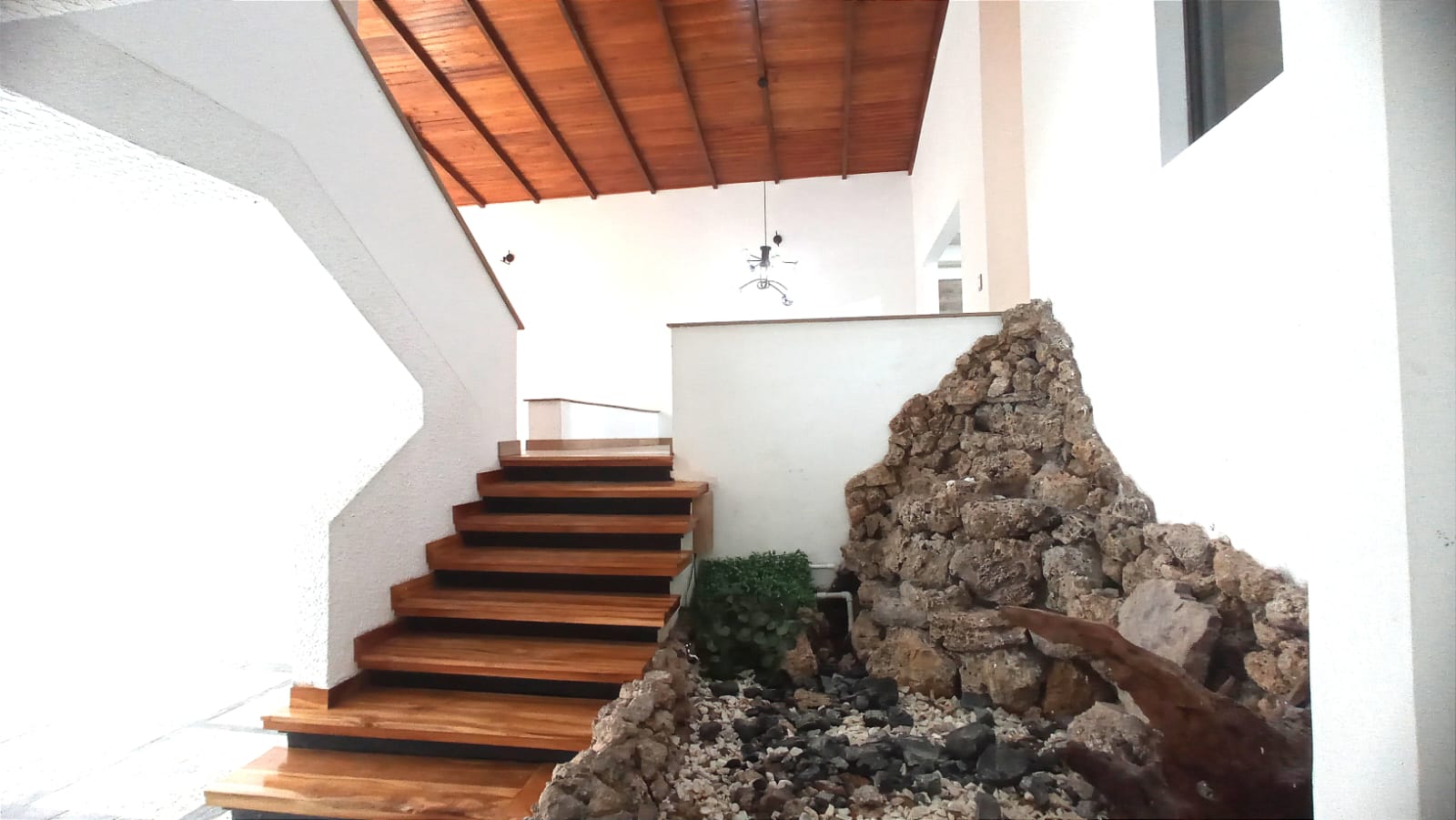 CASA EN VENTA PARA USO COMERCIAL O VIVIENDA, PROFESIONALES, ARMENIA Q