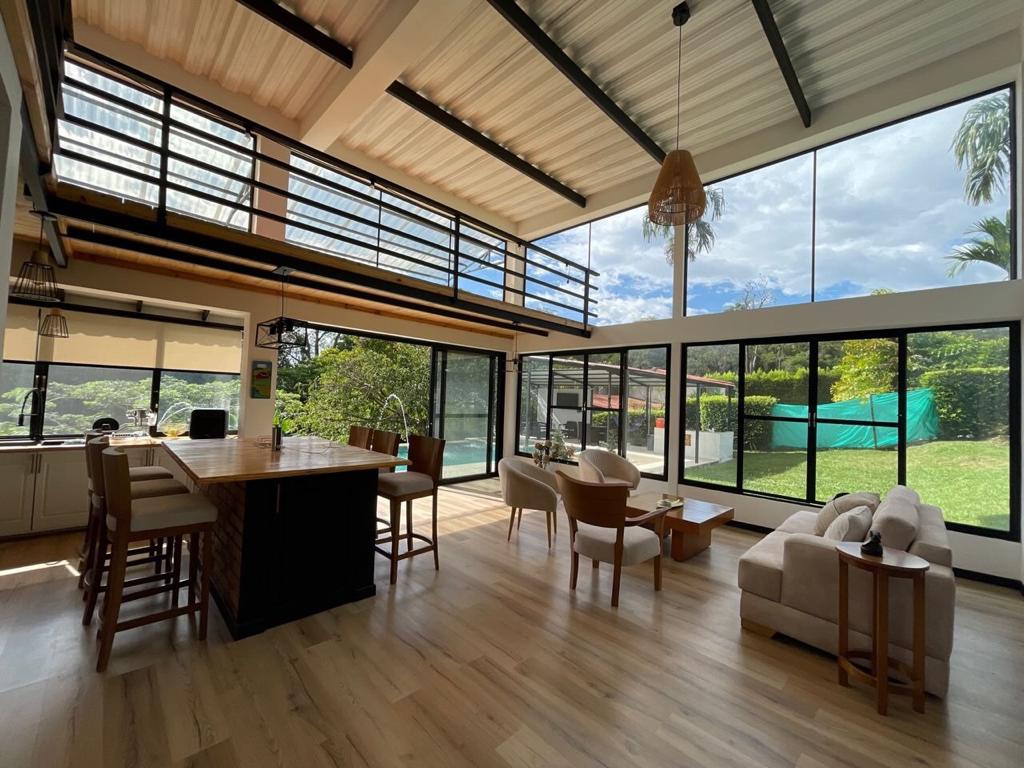 CASA CAMPESTRE 3 NIVELES EN VENTA EN CONJUNTO CERRADO SECTOR EL CAIMO