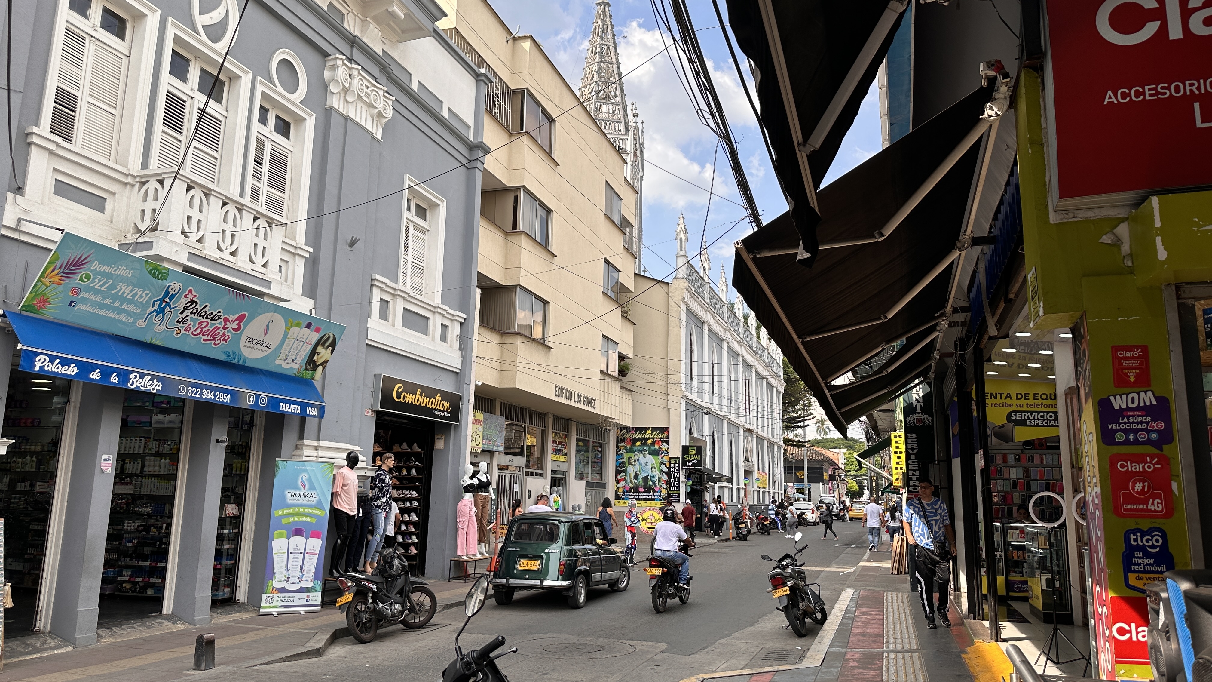 Edificio Comercial en venta,16 Locales, 7 Apartamentos, Palmira.