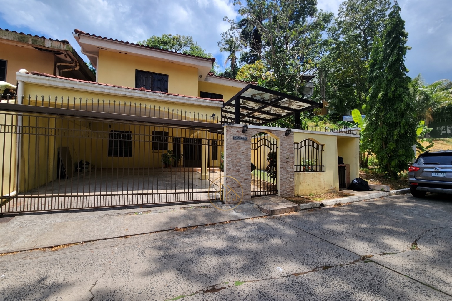 Venta Casa de 3 niveles – Ancón cerca de Albrook Mall - LH en Ciudad de Panamá, Panamá