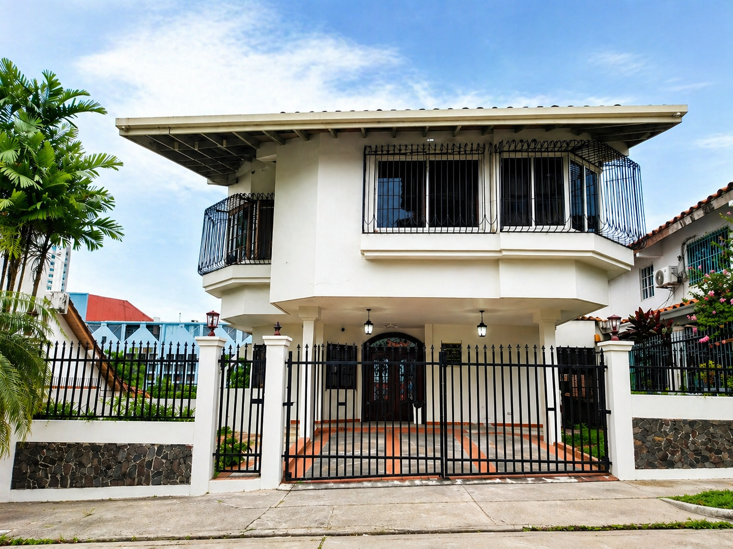 Casa de 3 Niveles en Hato Pintado con Piscina en Venta - LH en Ciudad de Panamá, Panamá