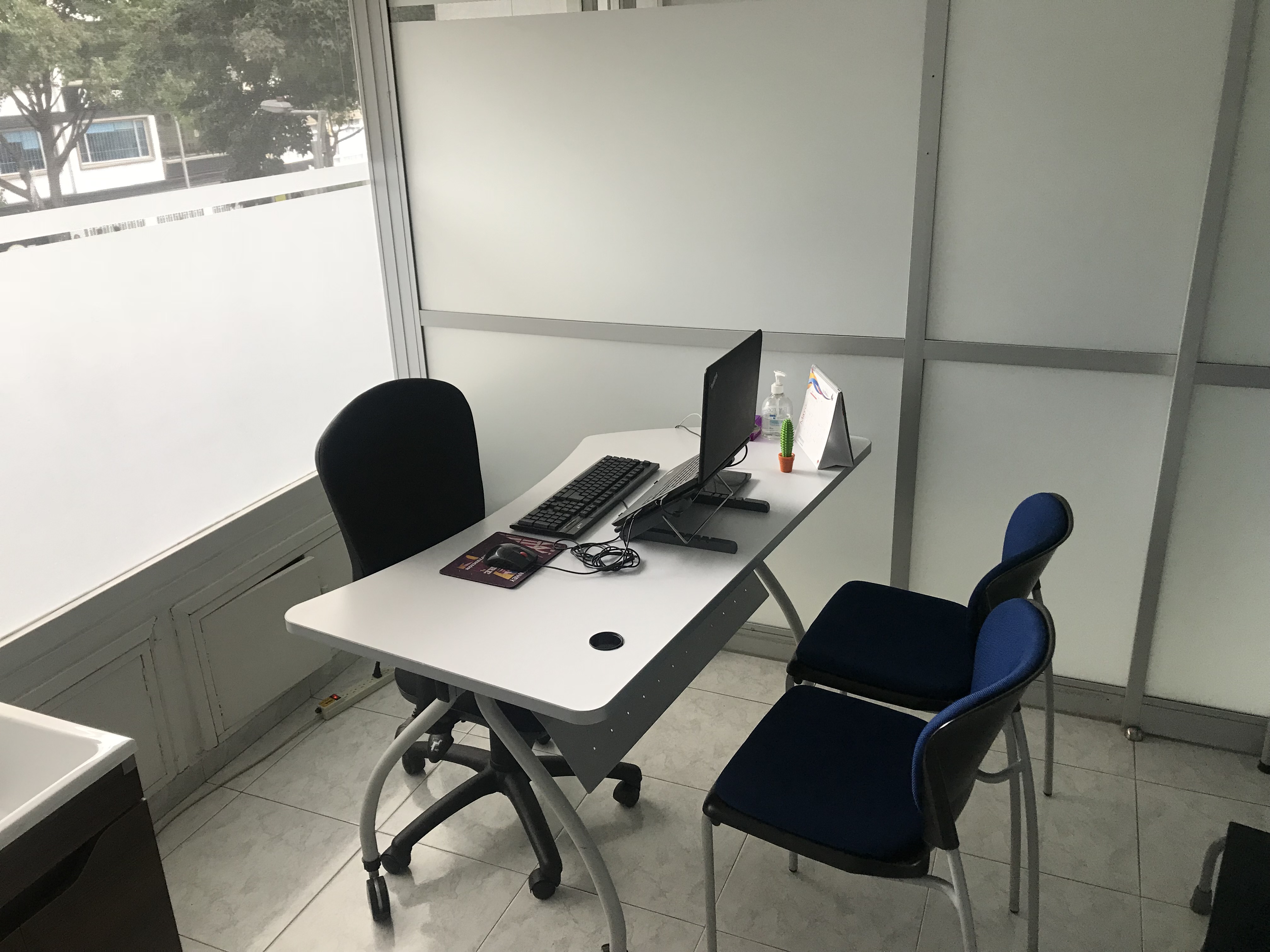 RENTA  OFICINA/ CONSULTORIO EL LAGO 