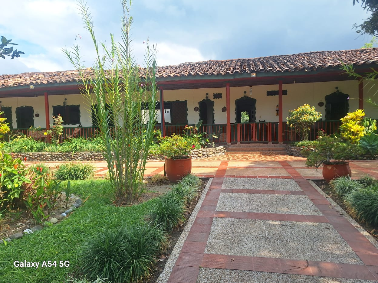 Venta Finca Hotel Sur Armenia Quindio Colombia COD: 8437398