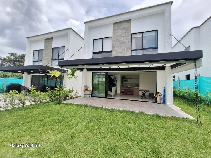 Venta Casa Campestre Sur Armenia Quindio (COL) COD:8125047