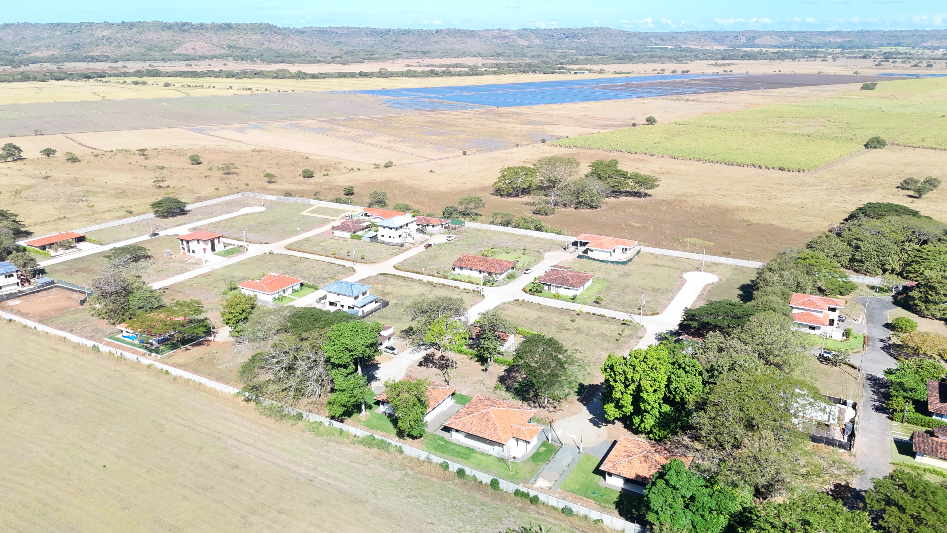 LOTE EN VENTA CONDOMINIO LA TAHONA - COMUNIDAD