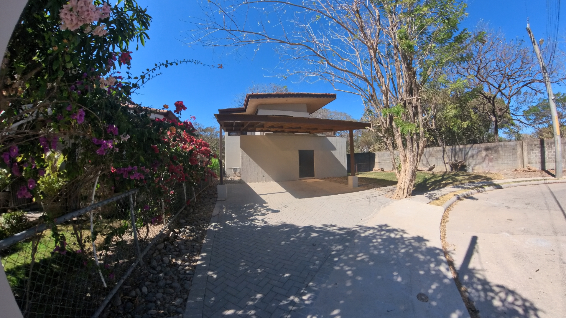 SE ALQUILA CASA EN CONDOMINIO COLONIA BLANCA EC - LIBERIA