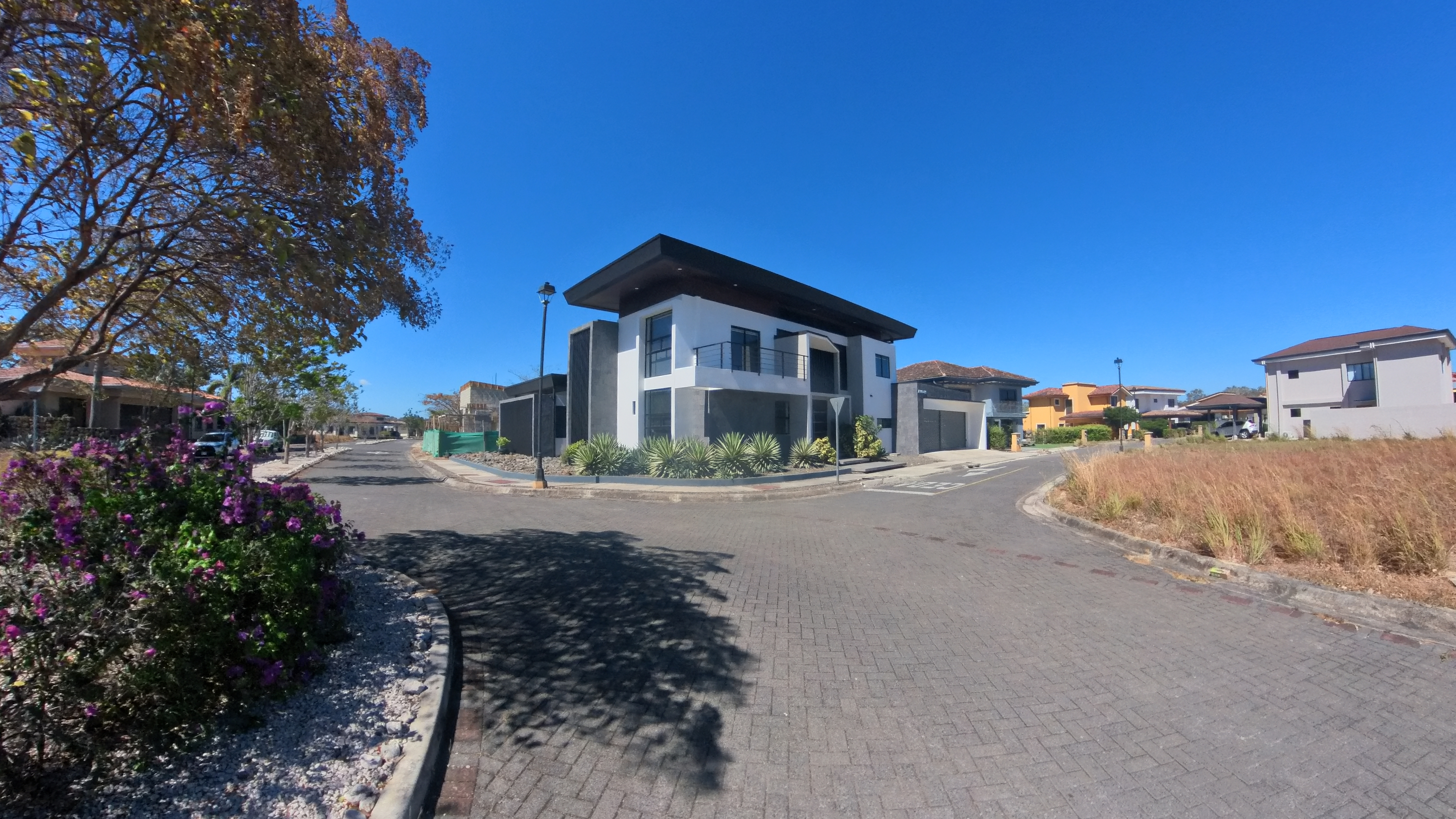 Espectacular casa en venta Condominio Parque Del Encino - Liberia