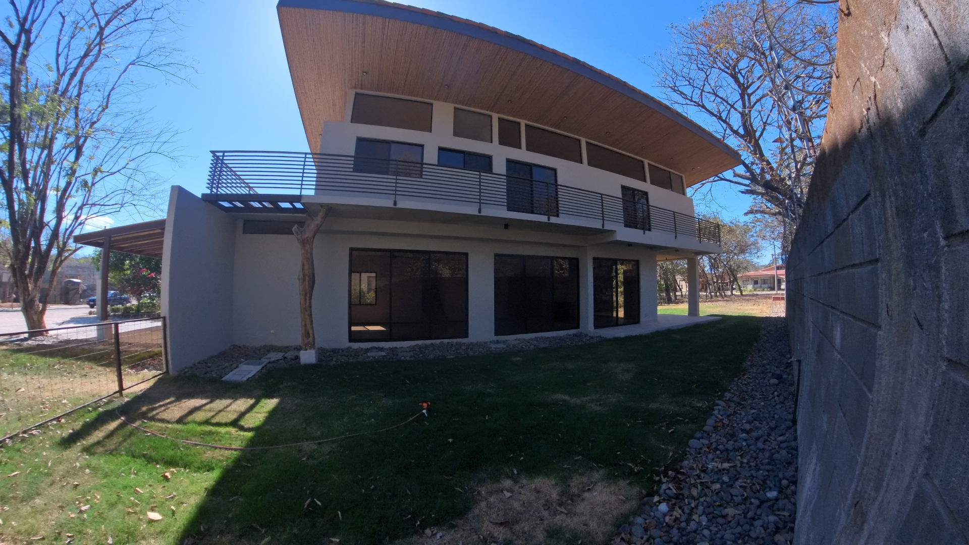 SE ALQUILA CASA EN CONDOMINIO COLONIA BLANCA EC - LIBERIA