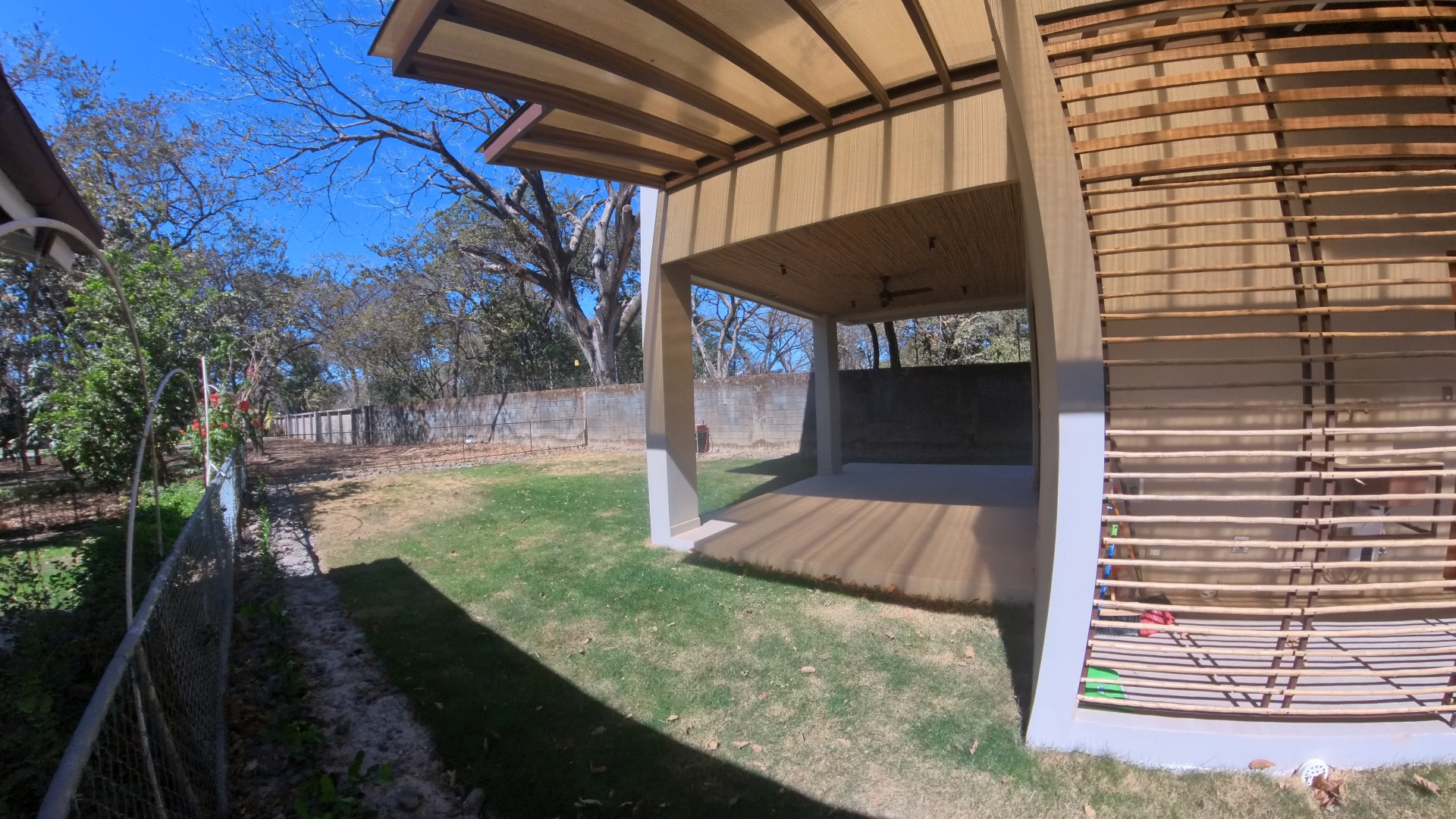 SE ALQUILA CASA EN CONDOMINIO COLONIA BLANCA EC - LIBERIA