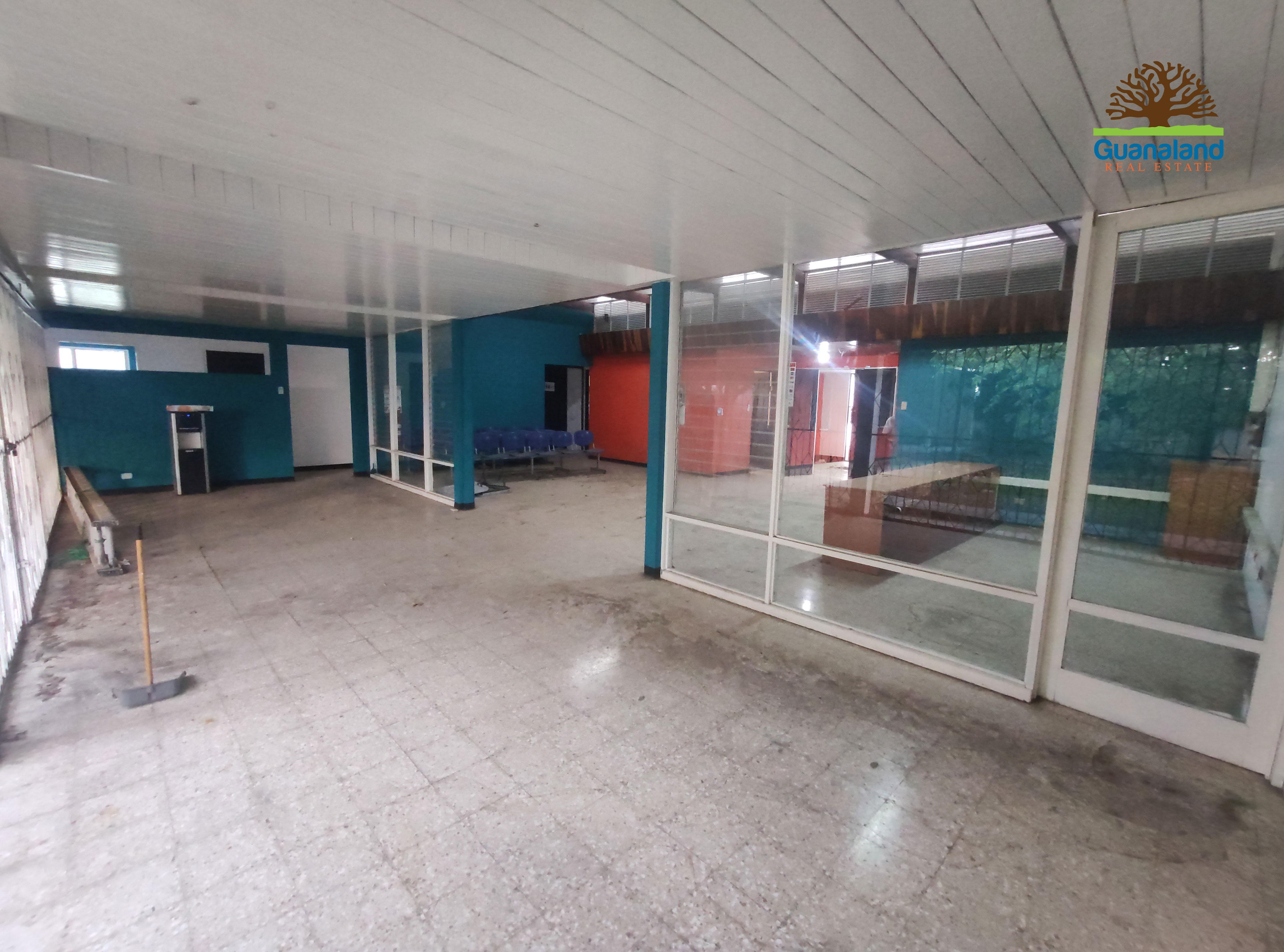 ALQUILER LOCAL COMERCIAL - AVE. 25 JULIO | LIBERIA