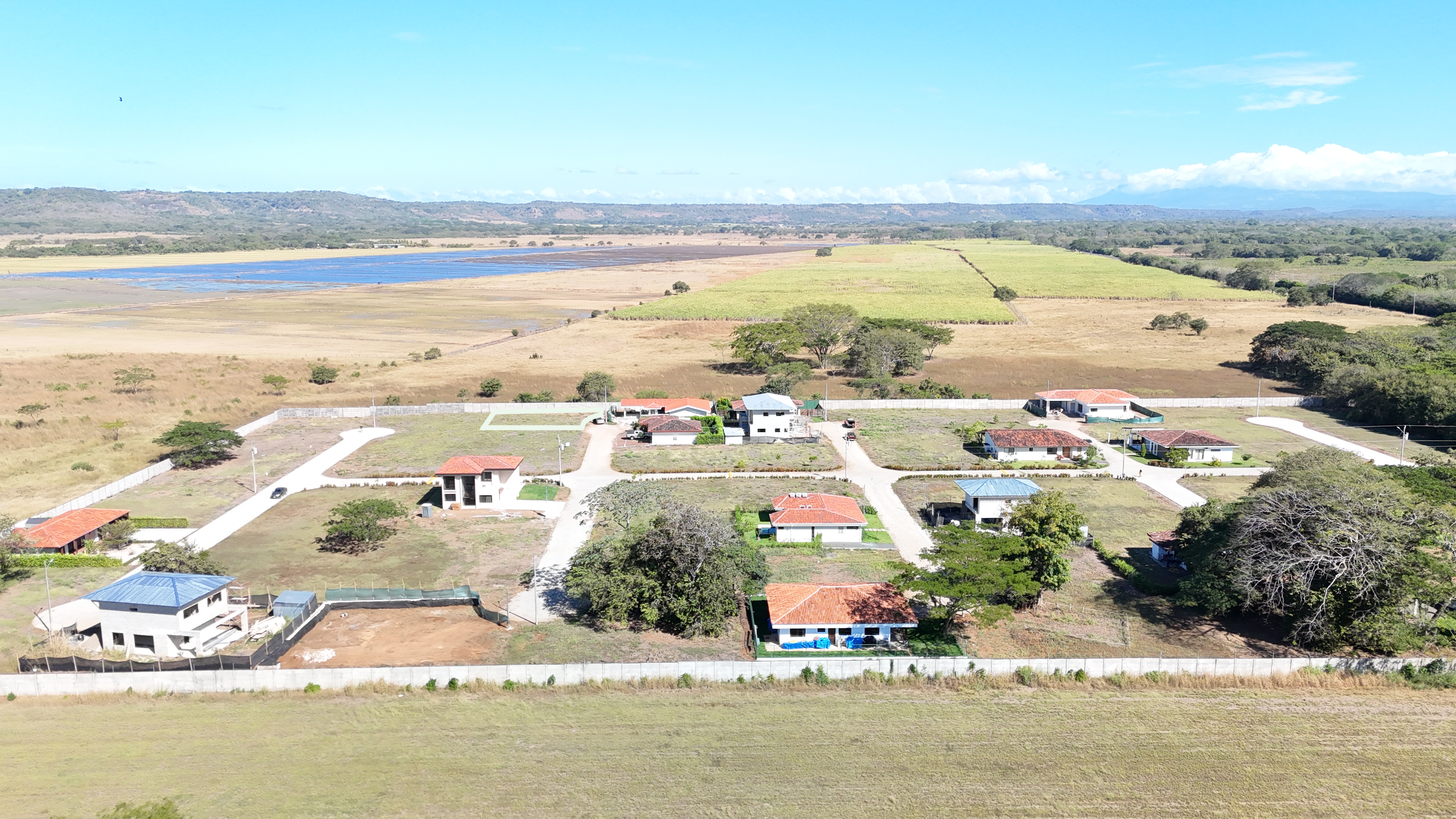 LOTE EN VENTA CONDOMINIO LA TAHONA - COMUNIDAD