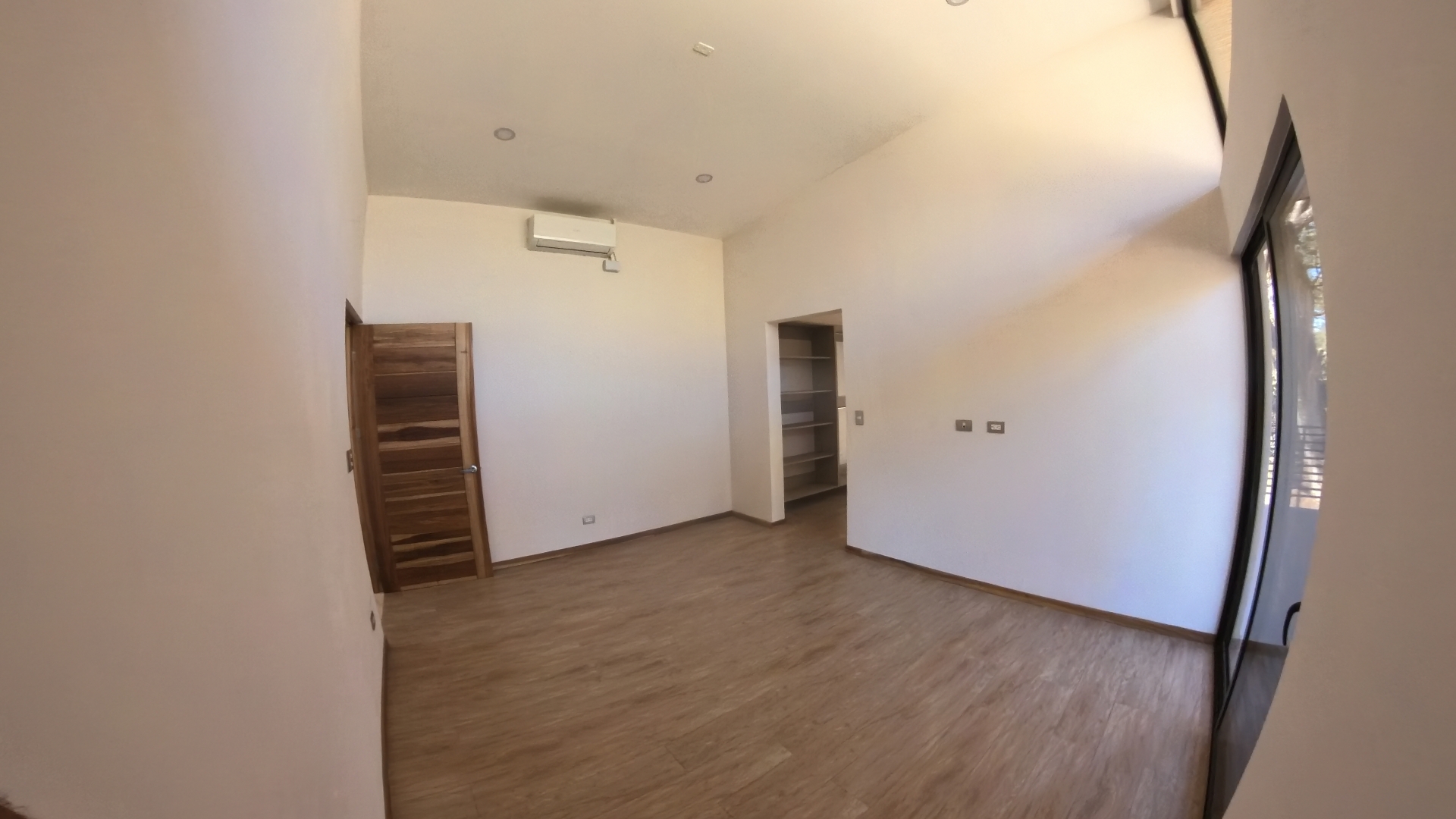 SE ALQUILA CASA EN CONDOMINIO COLONIA BLANCA EC - LIBERIA