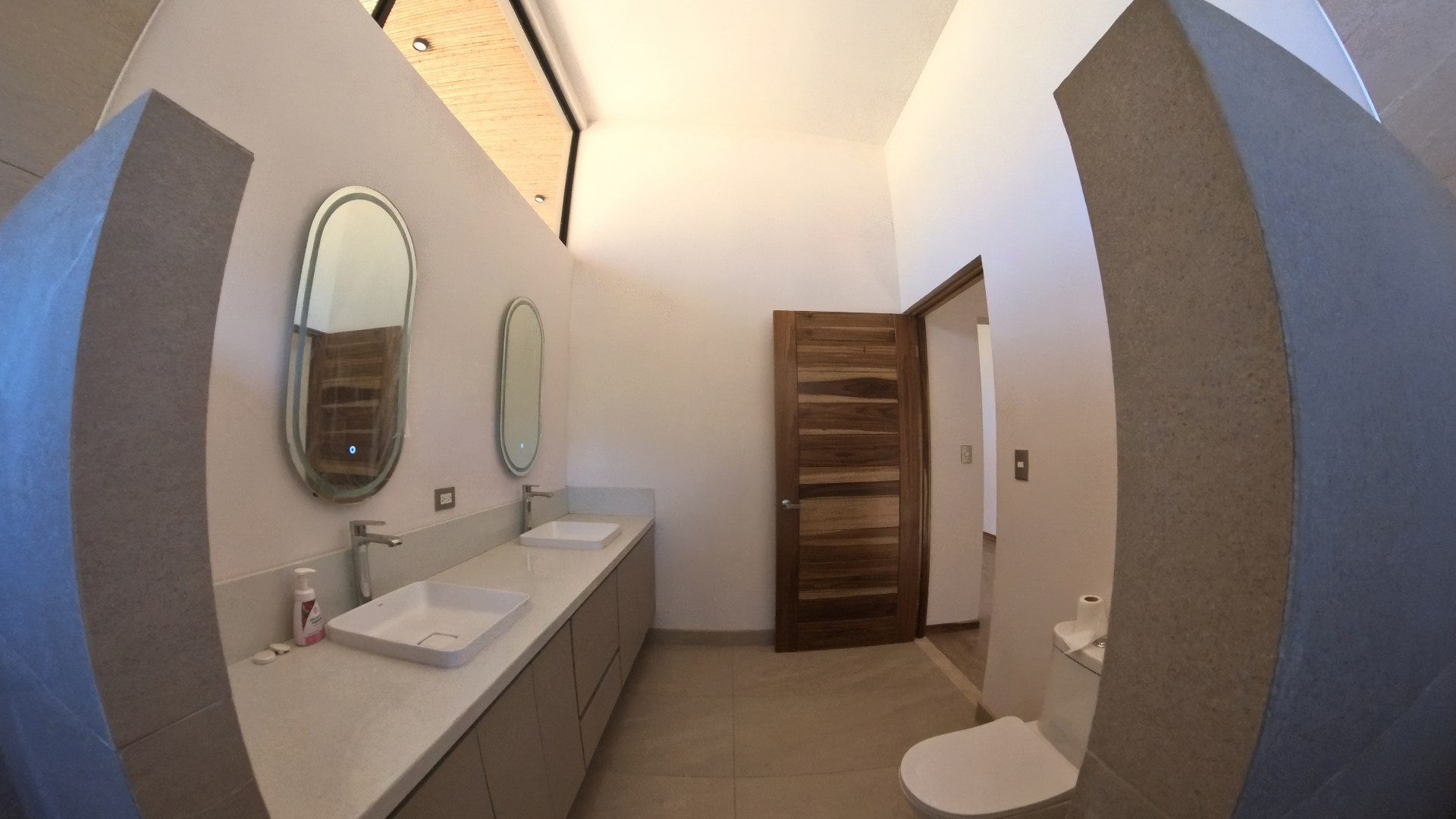 SE ALQUILA CASA EN CONDOMINIO COLONIA BLANCA EC - LIBERIA