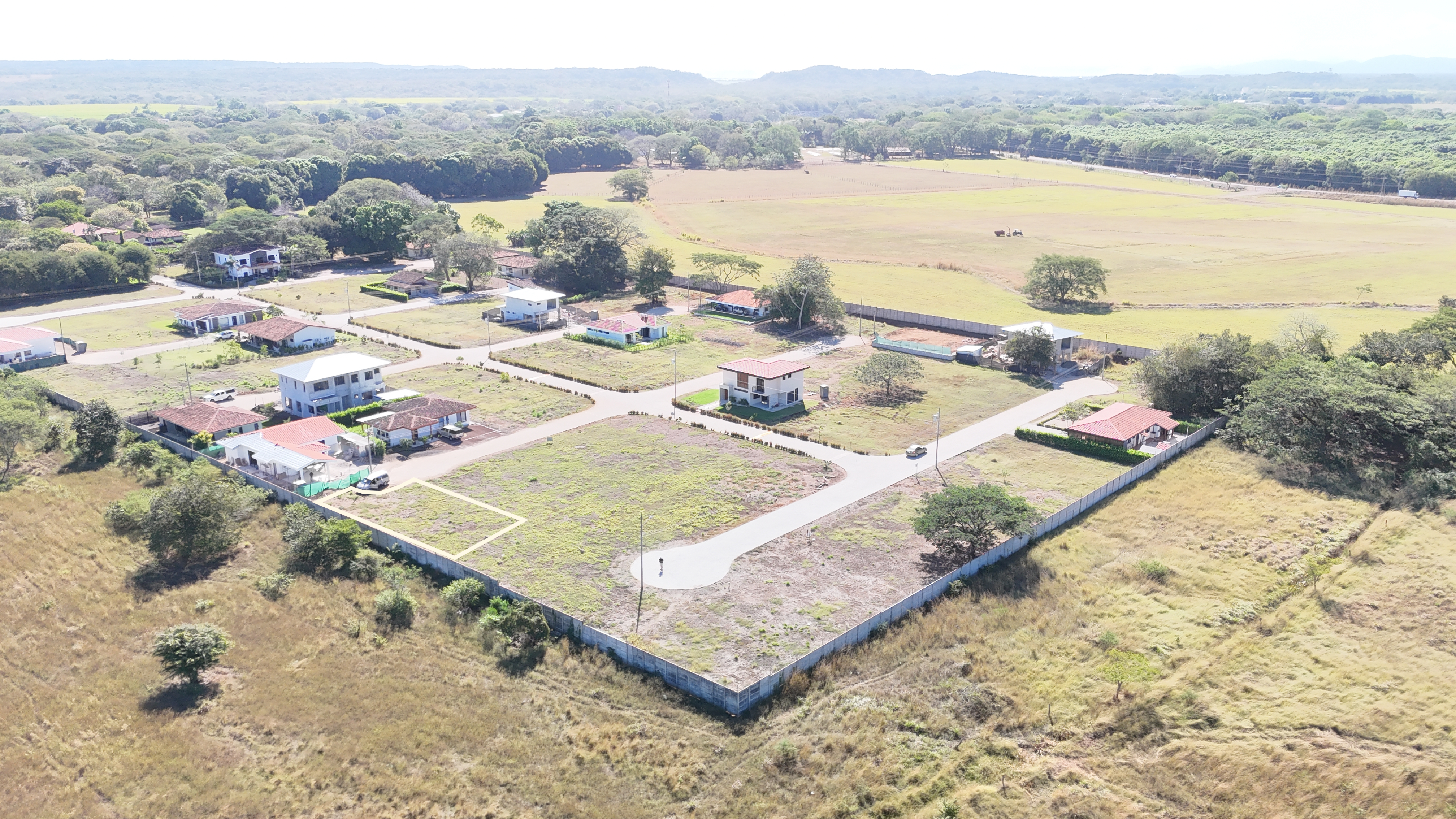 LOTE EN VENTA CONDOMINIO LA TAHONA - COMUNIDAD