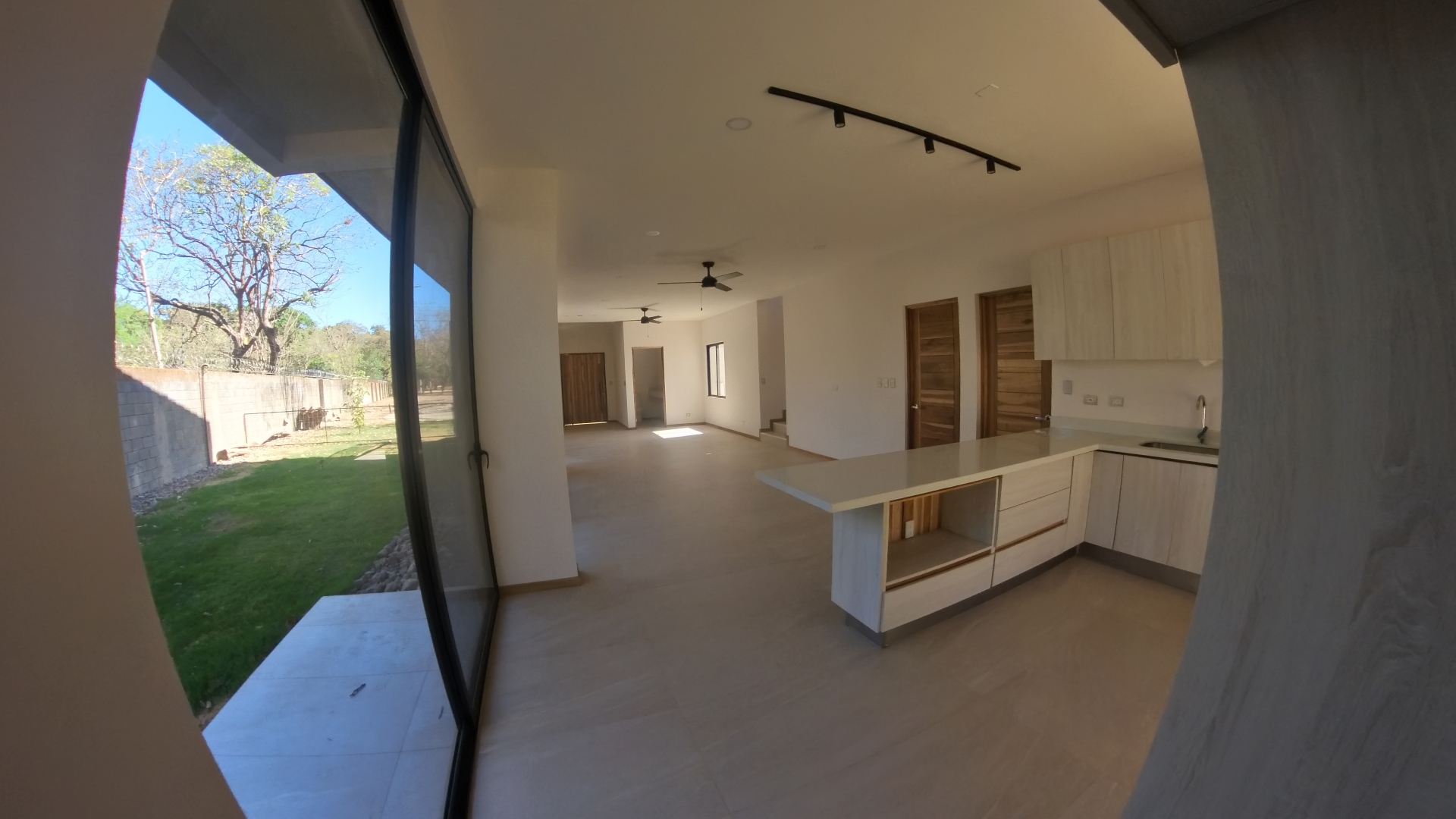 SE ALQUILA CASA EN CONDOMINIO COLONIA BLANCA EC - LIBERIA