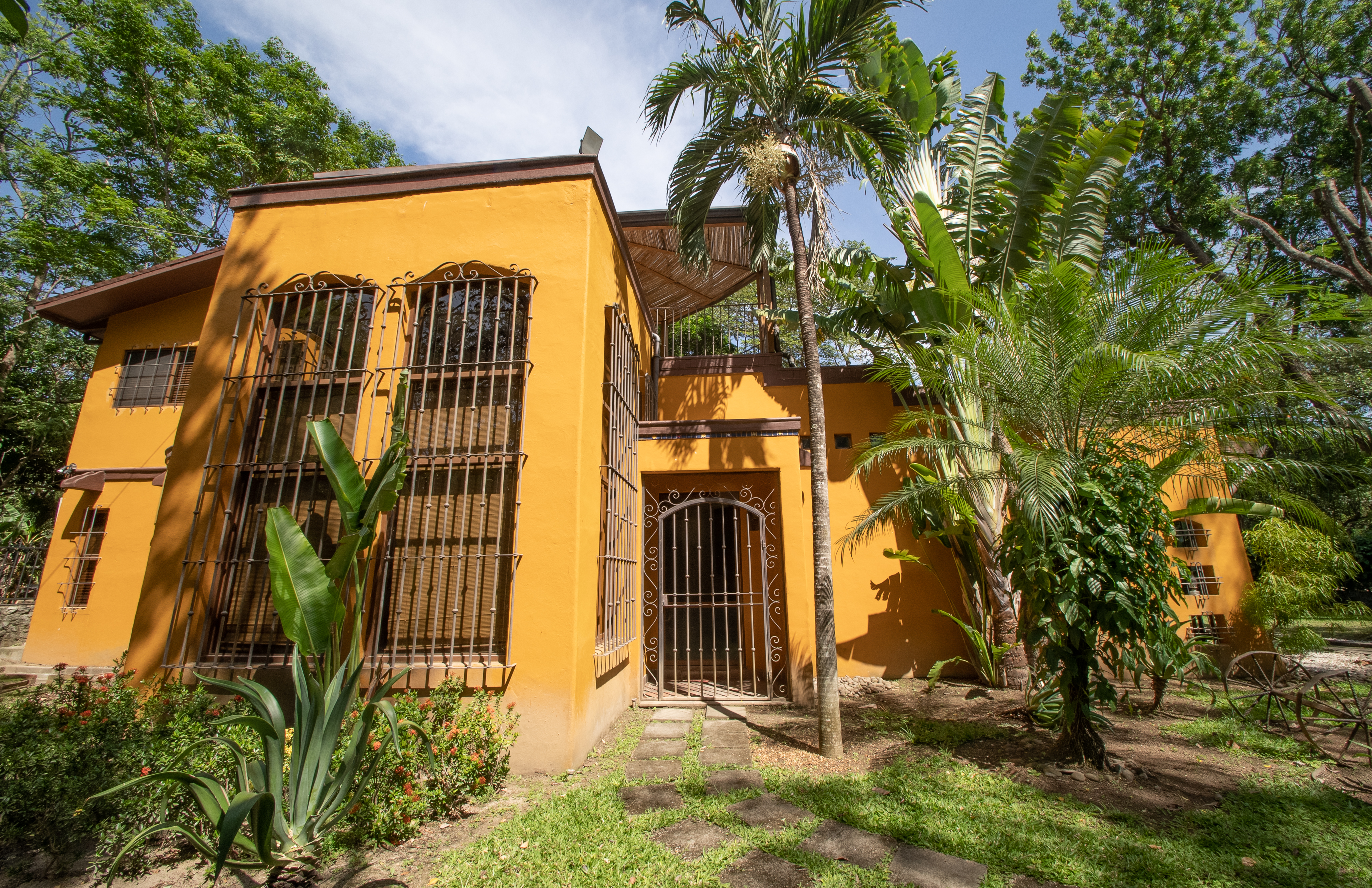 COUNTRY SIDE HOME FOR SALE - GUADALUPE | LIBERIA