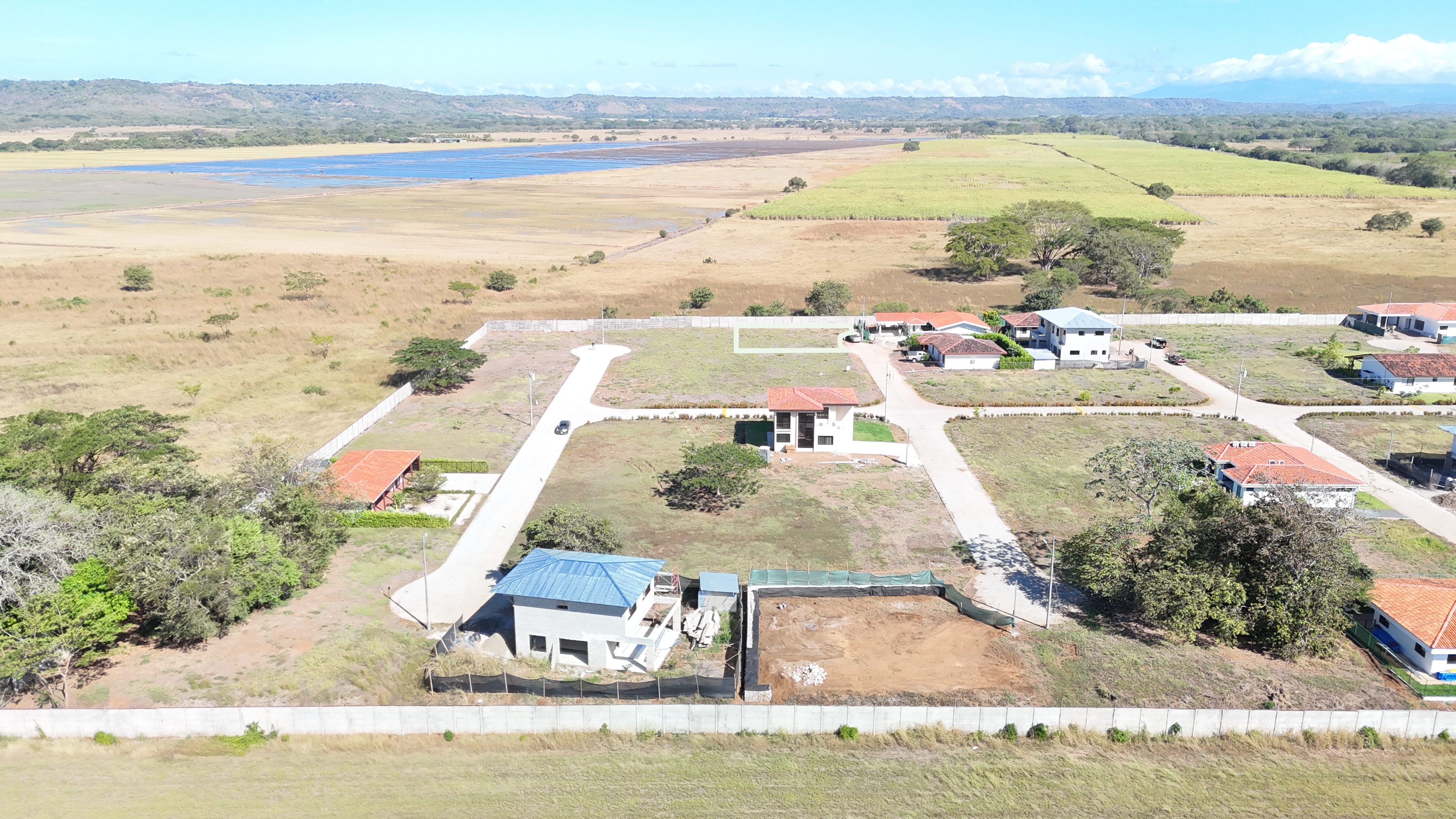 LOTE EN VENTA CONDOMINIO LA TAHONA - COMUNIDAD