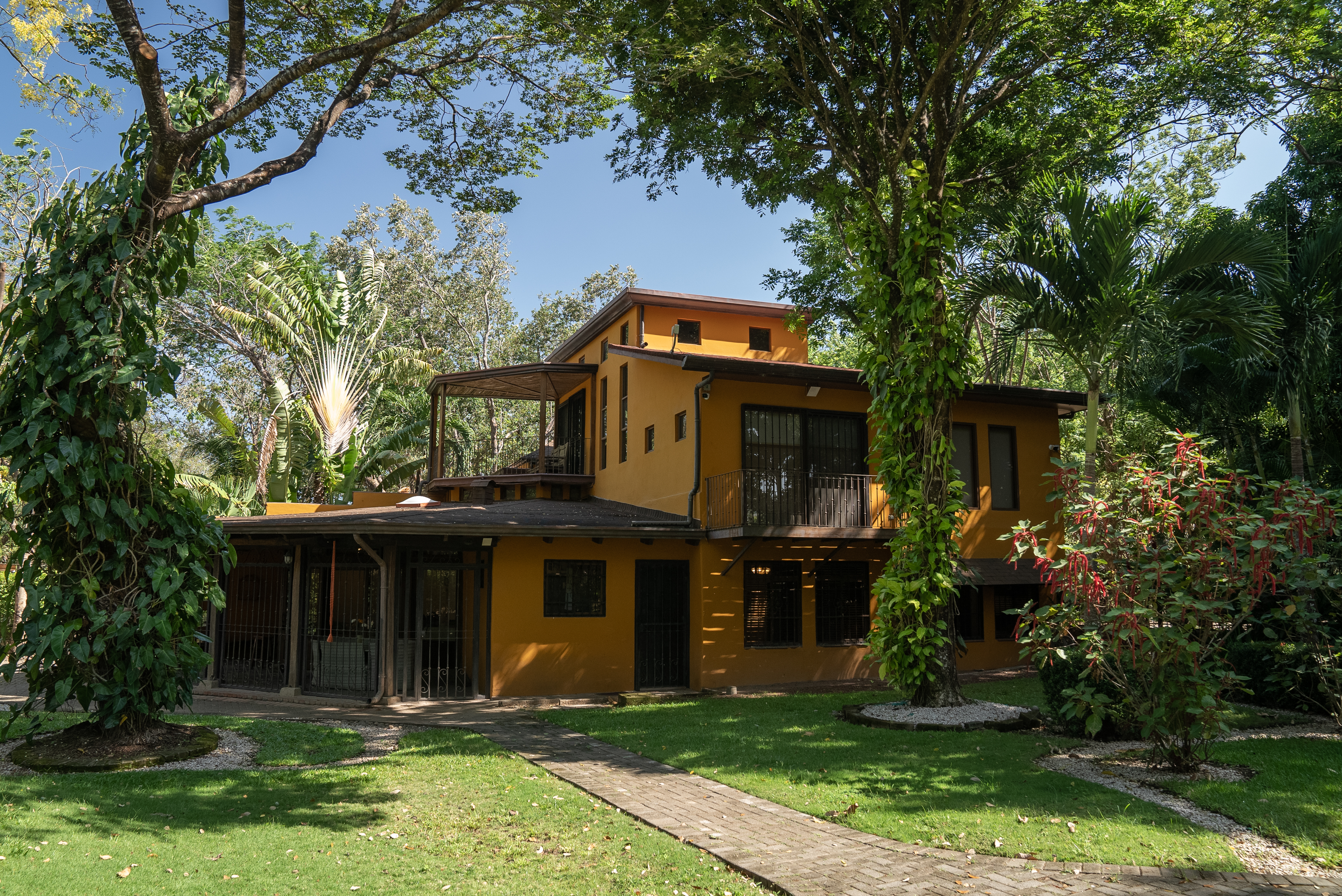 COUNTRY SIDE HOME FOR SALE - GUADALUPE | LIBERIA