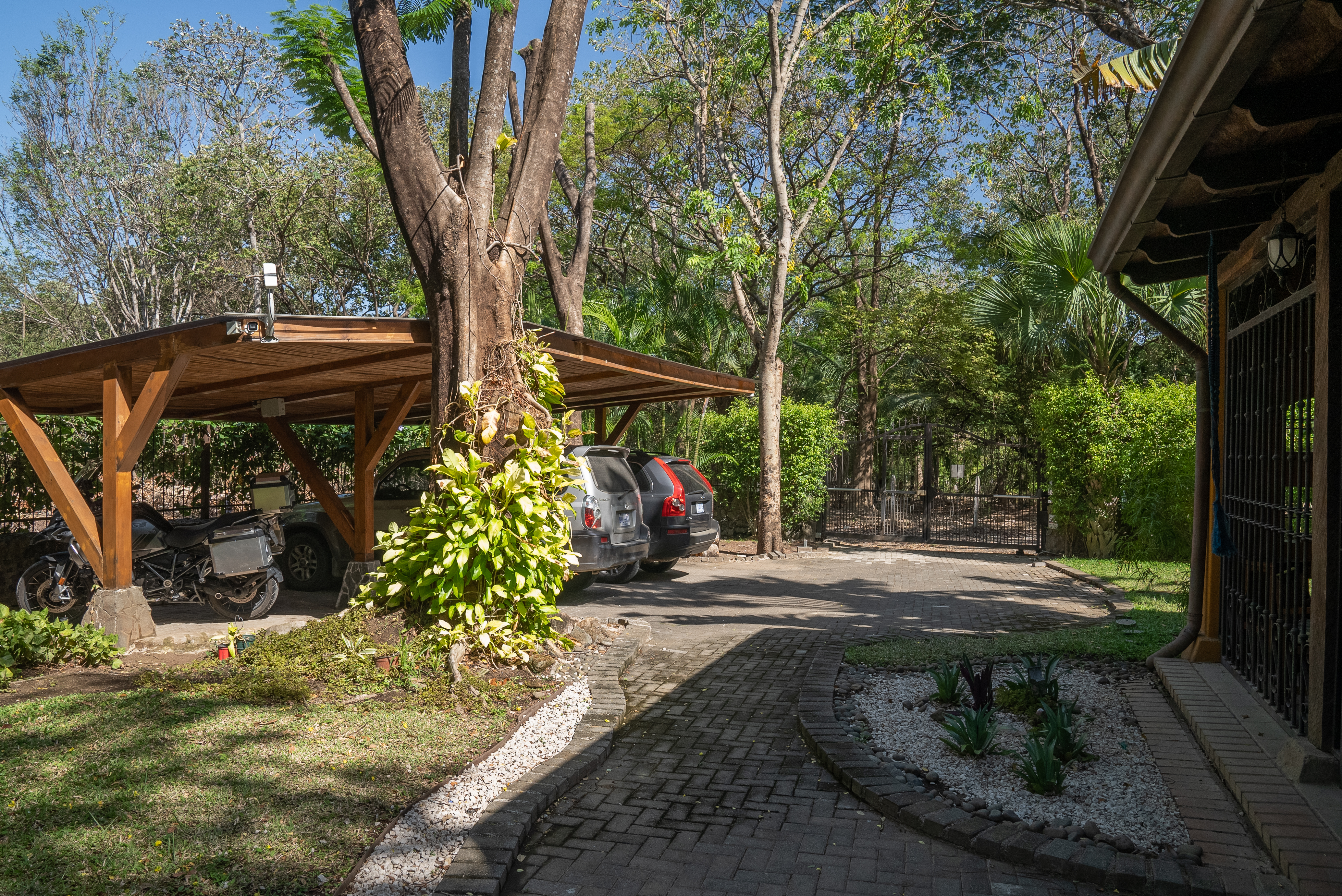 COUNTRY SIDE HOME FOR SALE - GUADALUPE | LIBERIA