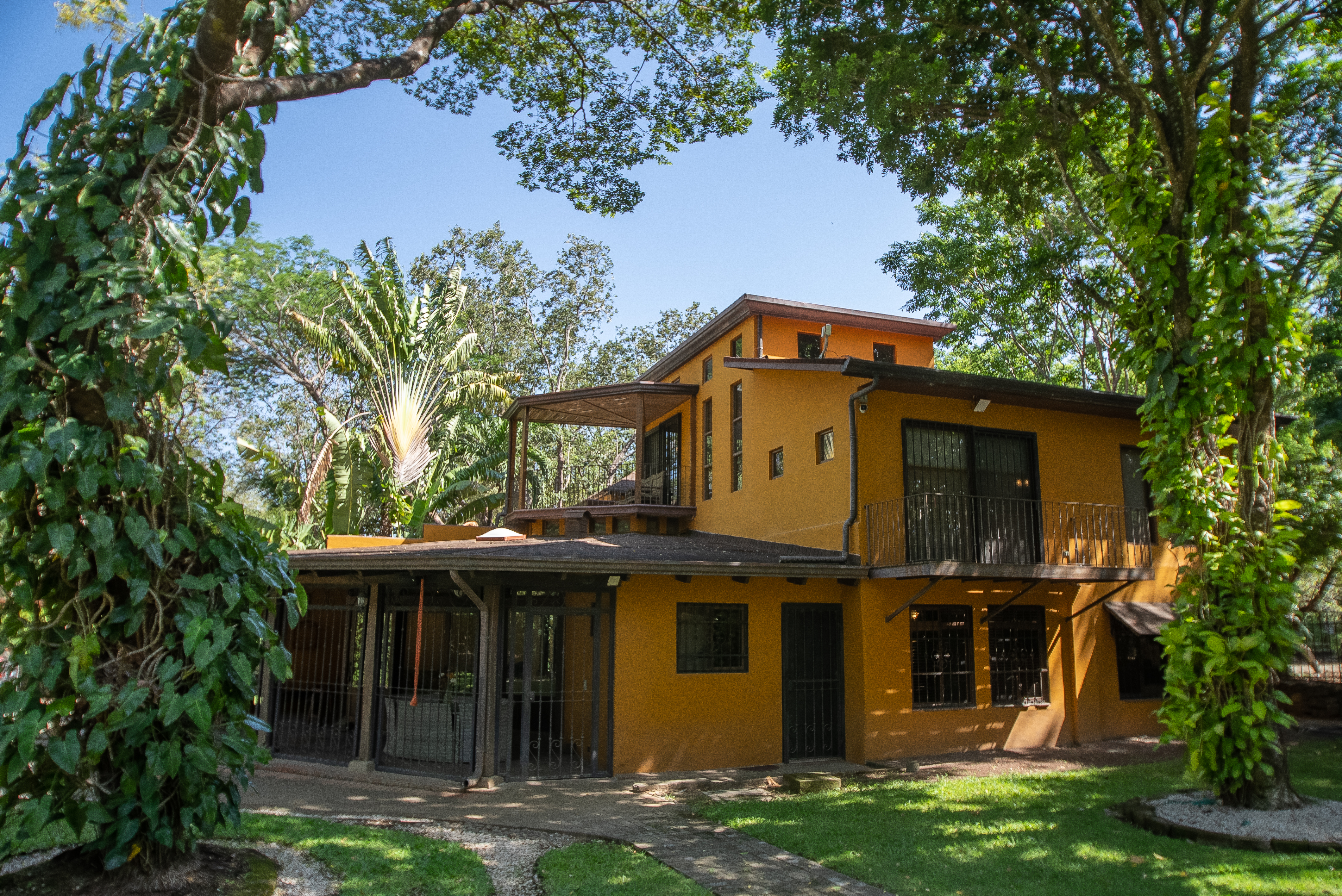 COUNTRY SIDE HOME FOR SALE - GUADALUPE | LIBERIA