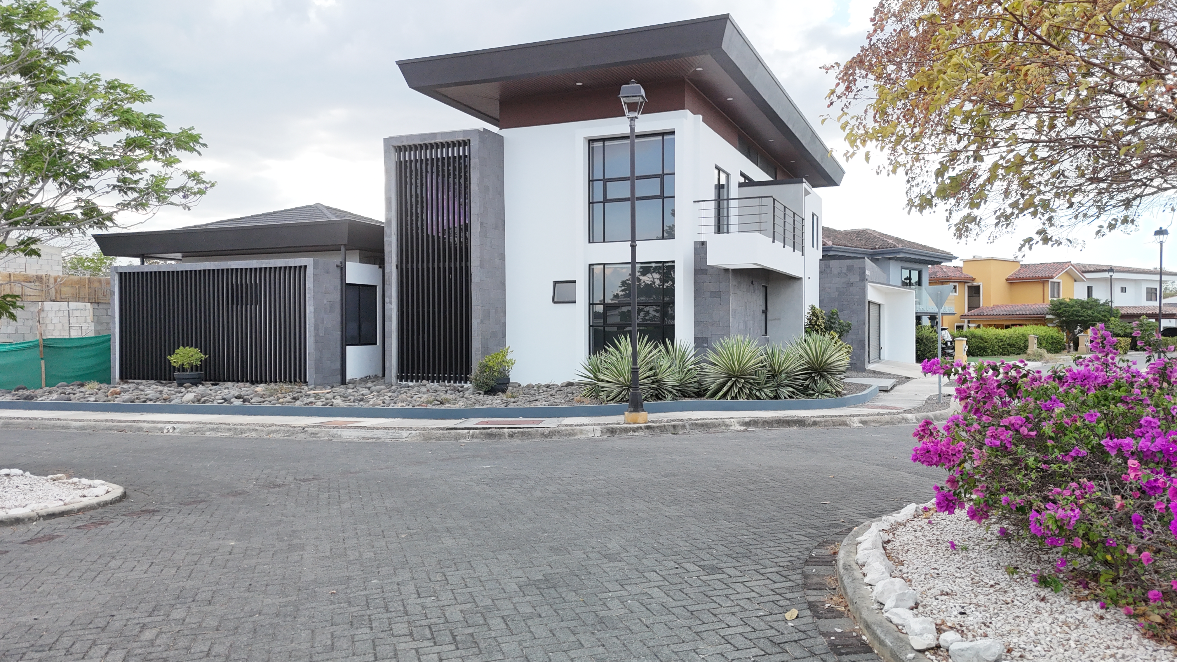 Espectacular casa en venta Condominio Parque Del Encino - Liberia