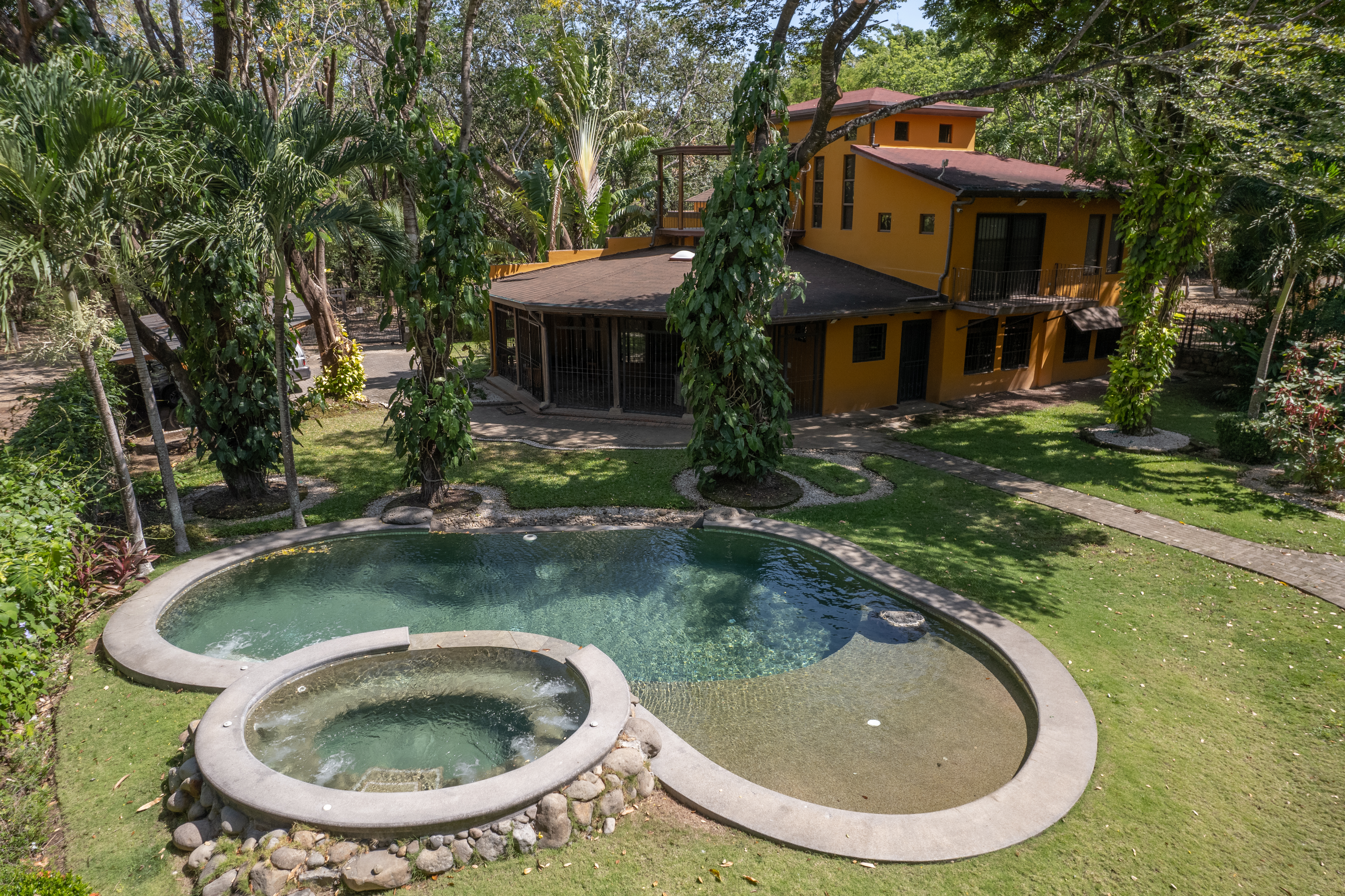 COUNTRY SIDE HOME FOR SALE - GUADALUPE | LIBERIA