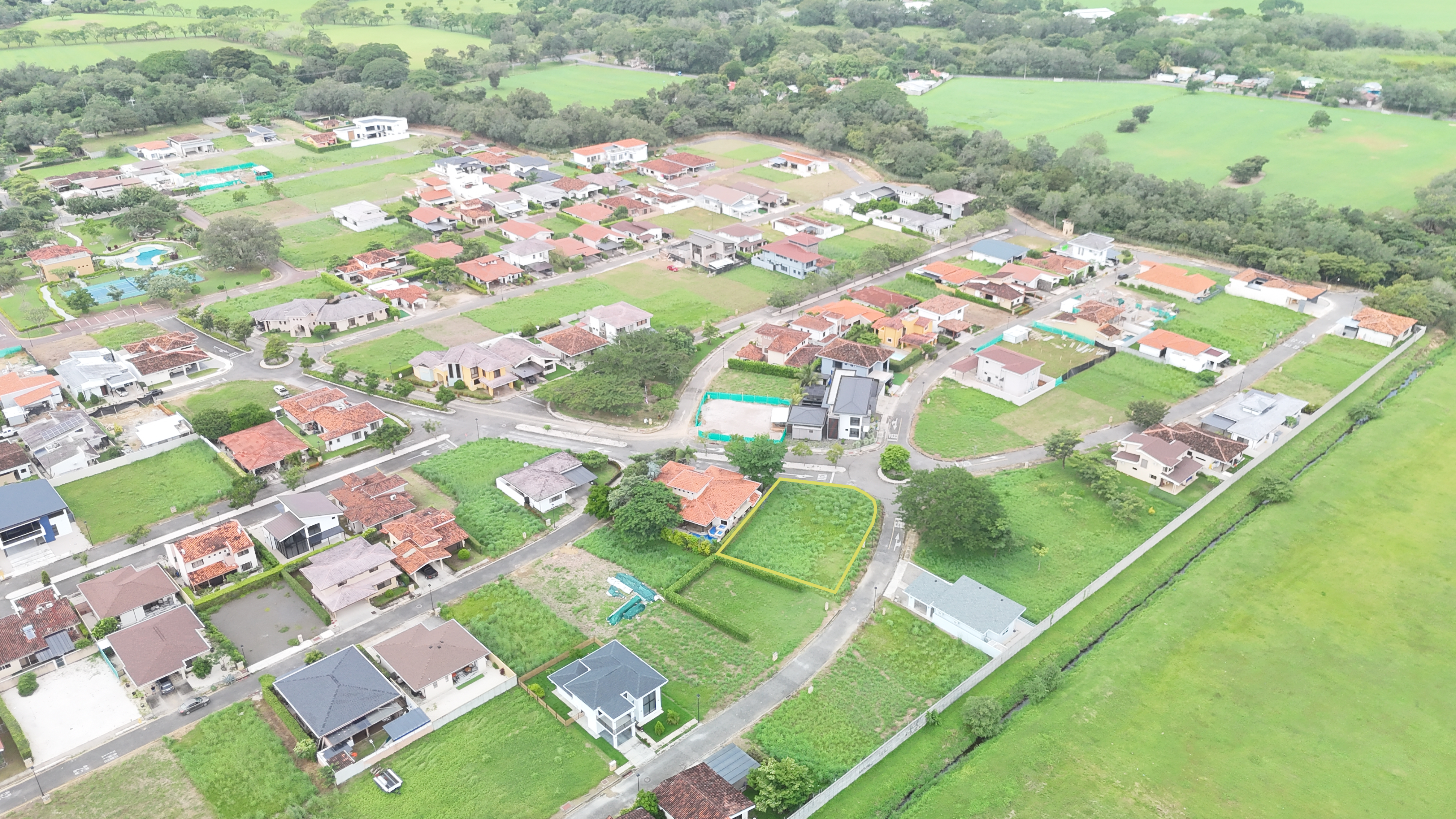 VENDO LOTE EN CONDOMINIO PARQUE DEL ENCINO - LIBERIA