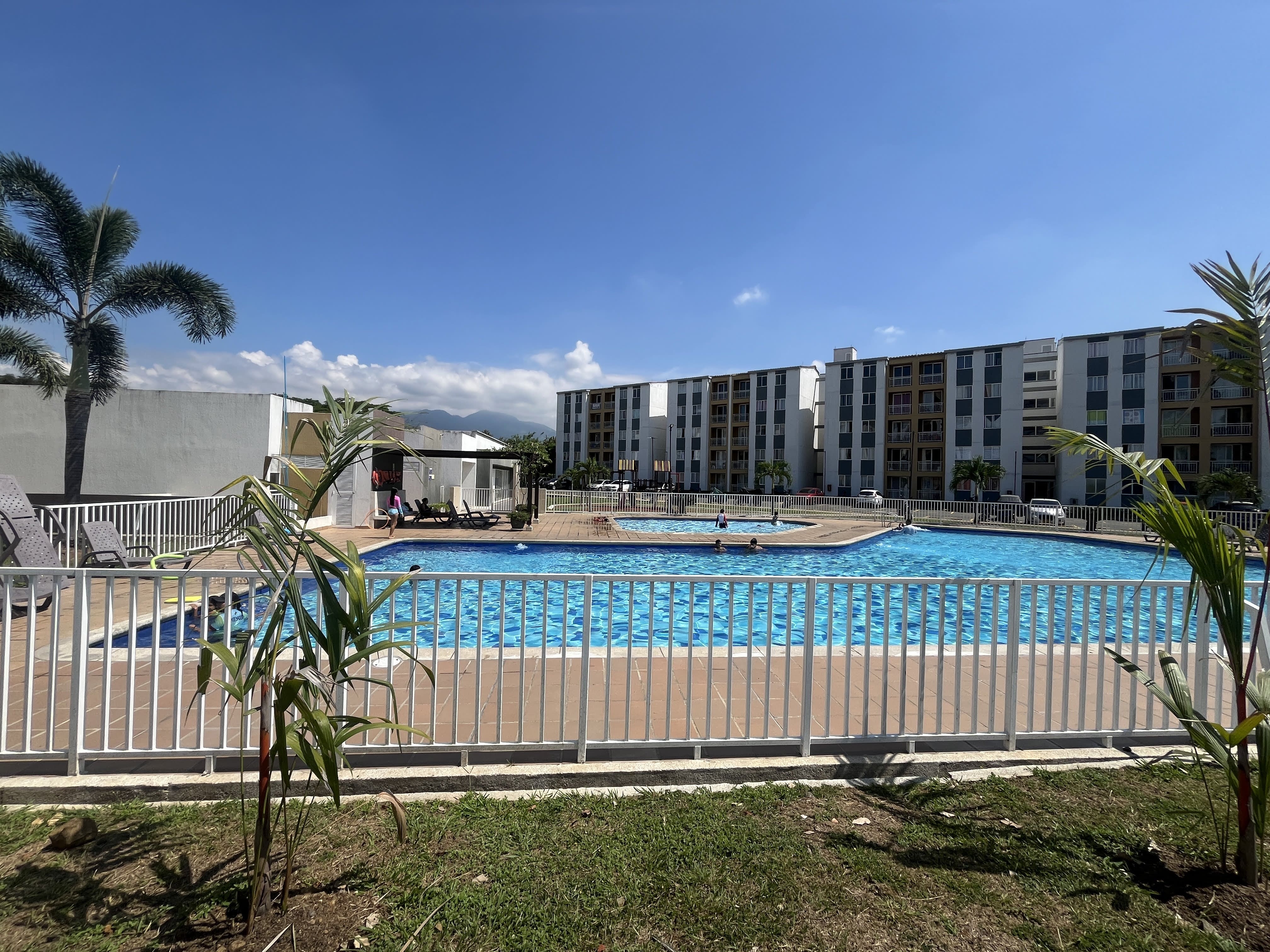 LINDO APARTAMENTO PISO 3 CON ASCENSOR EN  PANGOLA