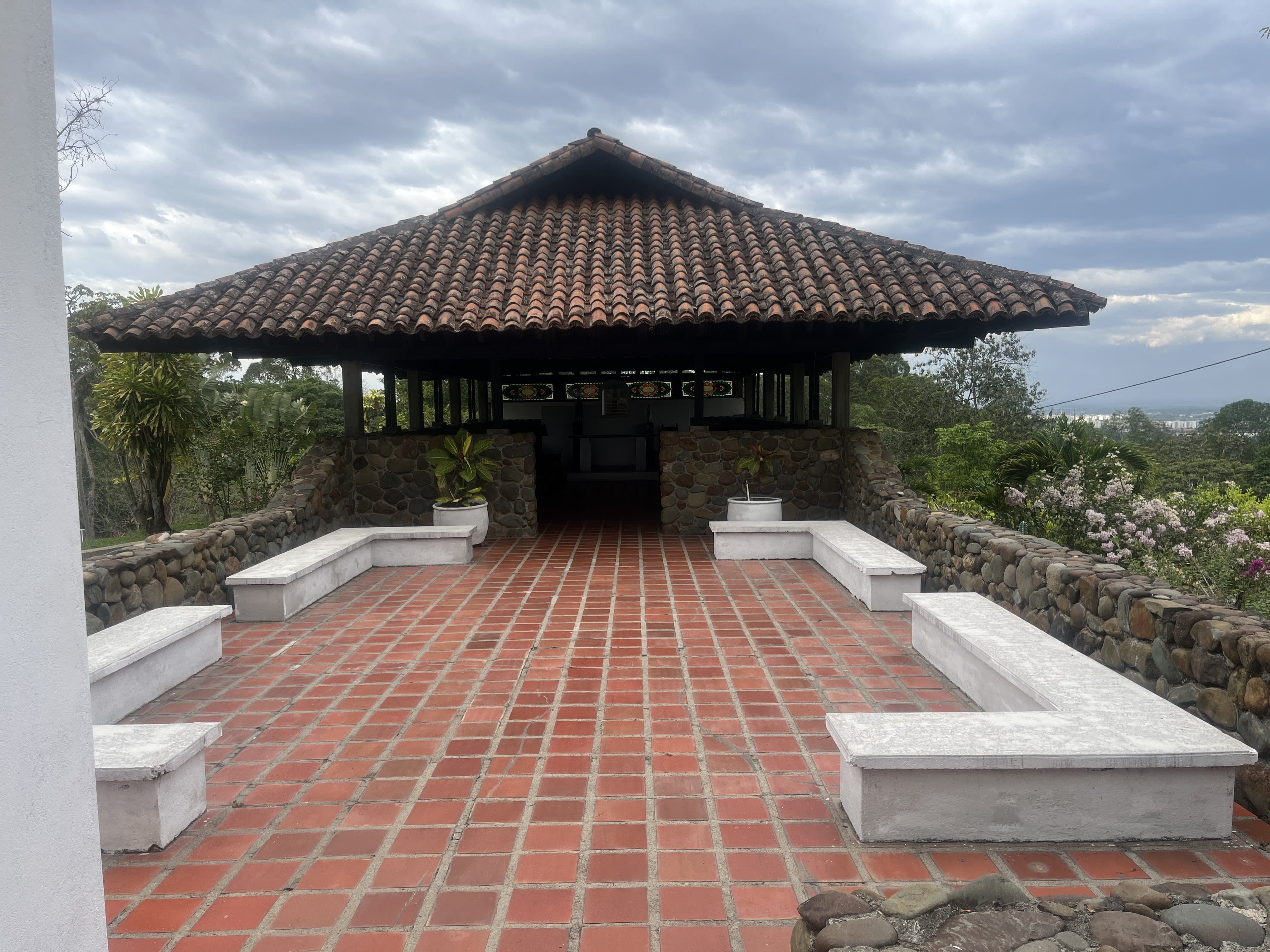 LOTE EN MIRAVALLE CON ESPECTACULAR VISTA DEL VALLE DEL CAUCA
