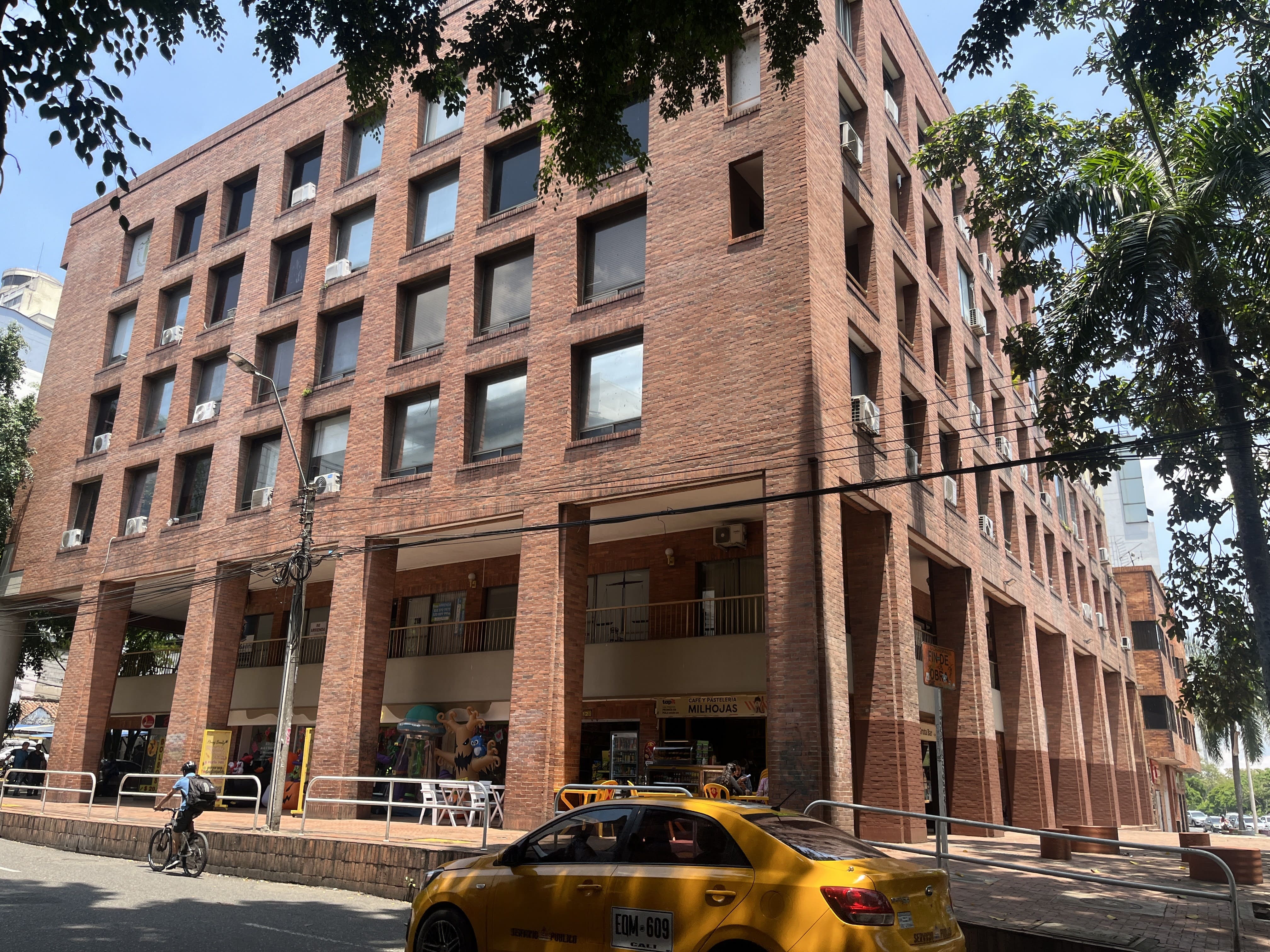 OFICINA  TRIPLE EN CENTRO EMPRESARIAL CENTENARIO I