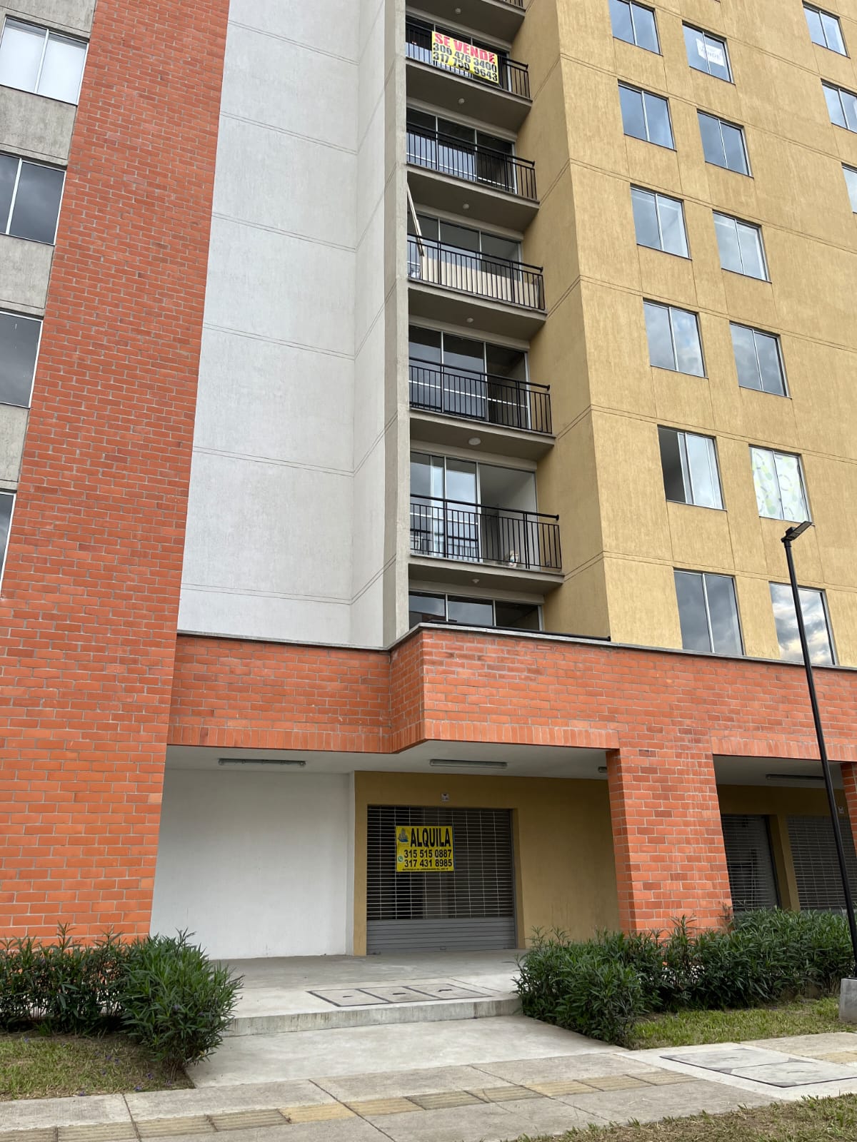 VENTA LOCAL  EXCELENTE UBICACIÓN EN SAHARA - VALLE DEL LILI