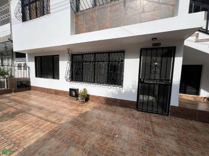 CASA EN VENTA REMODELADA BARRIO EL BOSQUE 204M2 SOLO EFECTIVO AL 