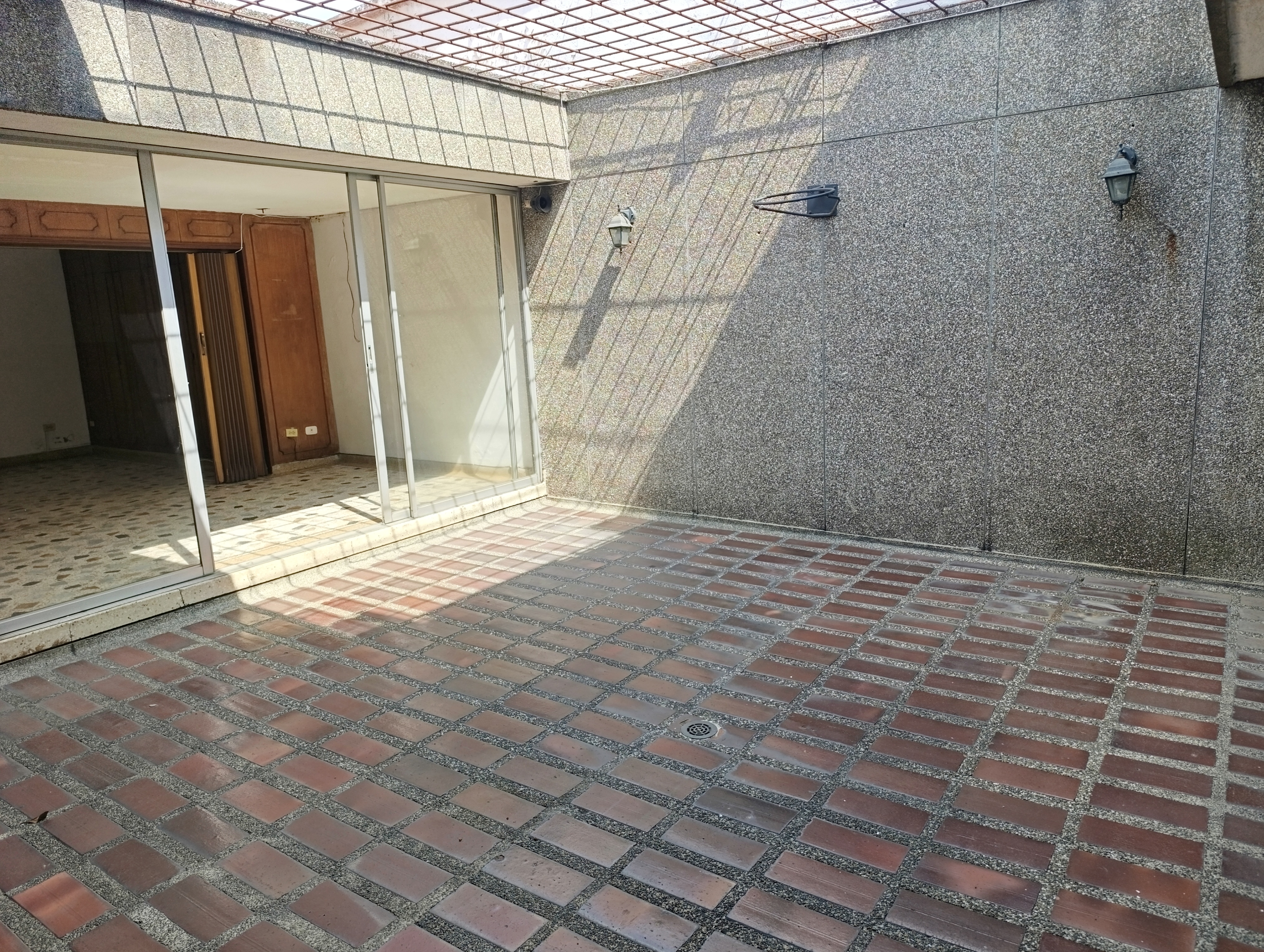 CASA EN VENTA RENTANDO EN LA FLORA 270M2 2NIVELES