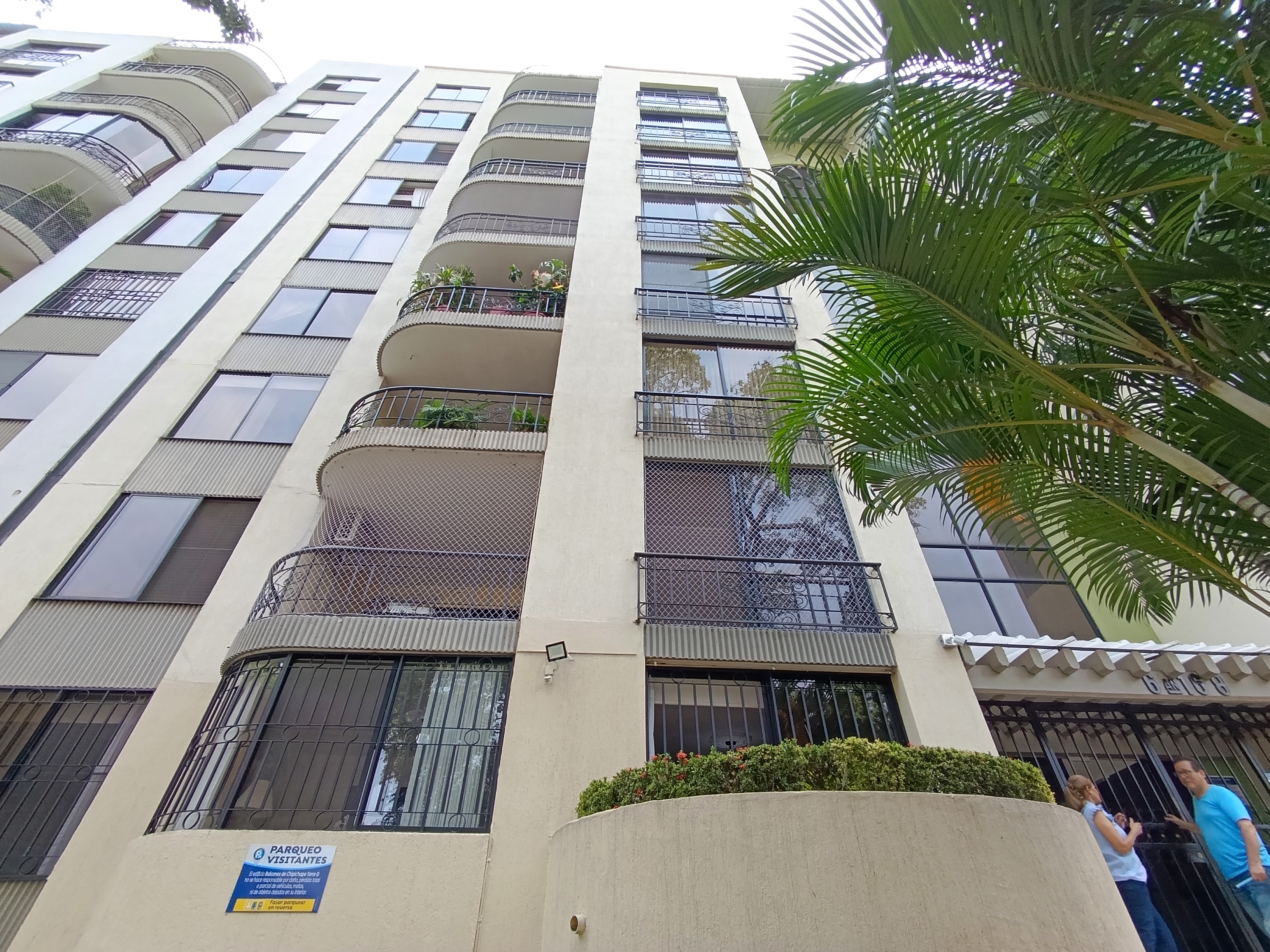 APARTAMENTO EN VENTA AMPLIO SECTOR CHIPICHAPE 