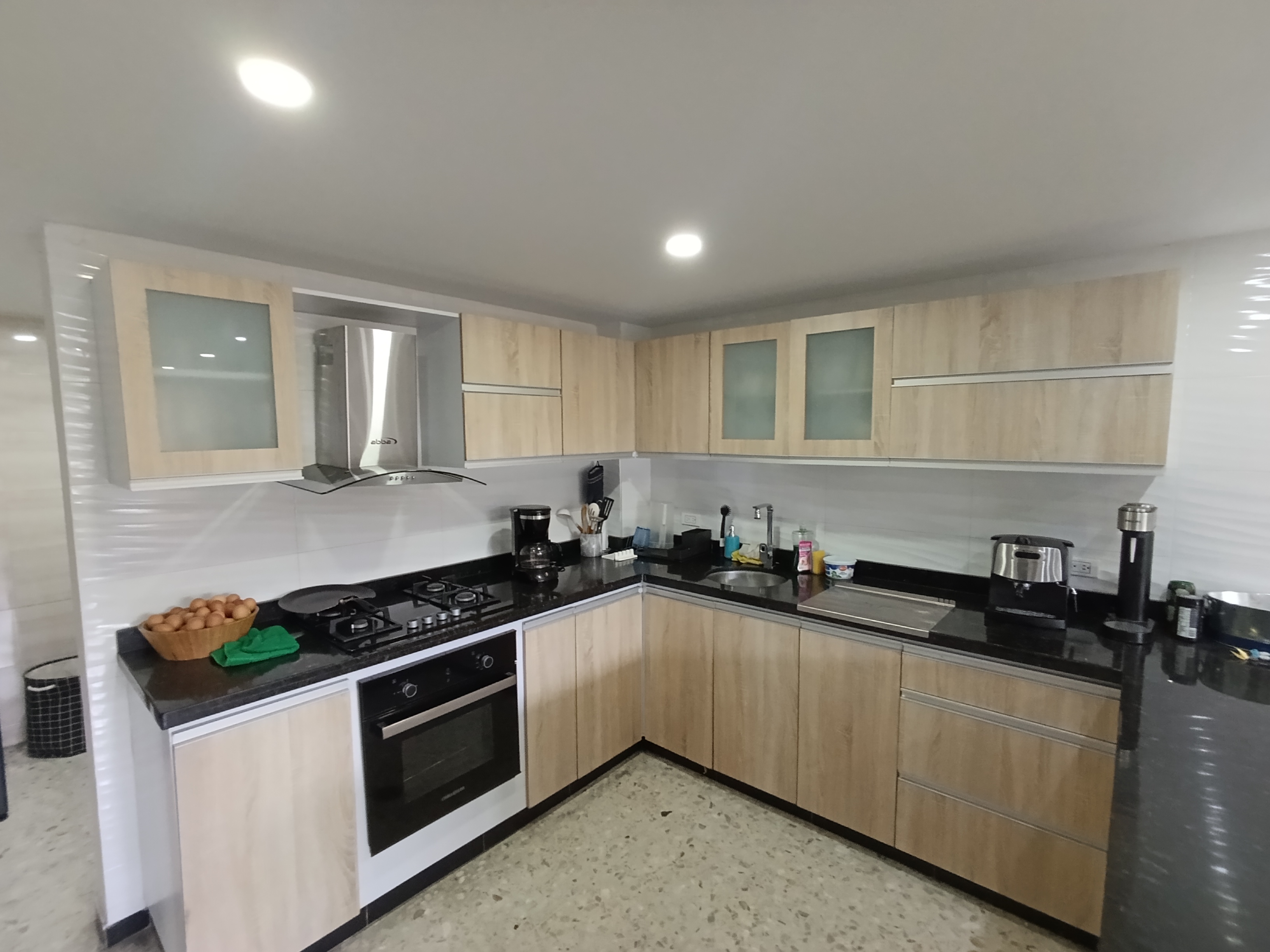 APARTAMENTO EN VENTA AMPLIO EN LA FLORA 113M2 PISO 1