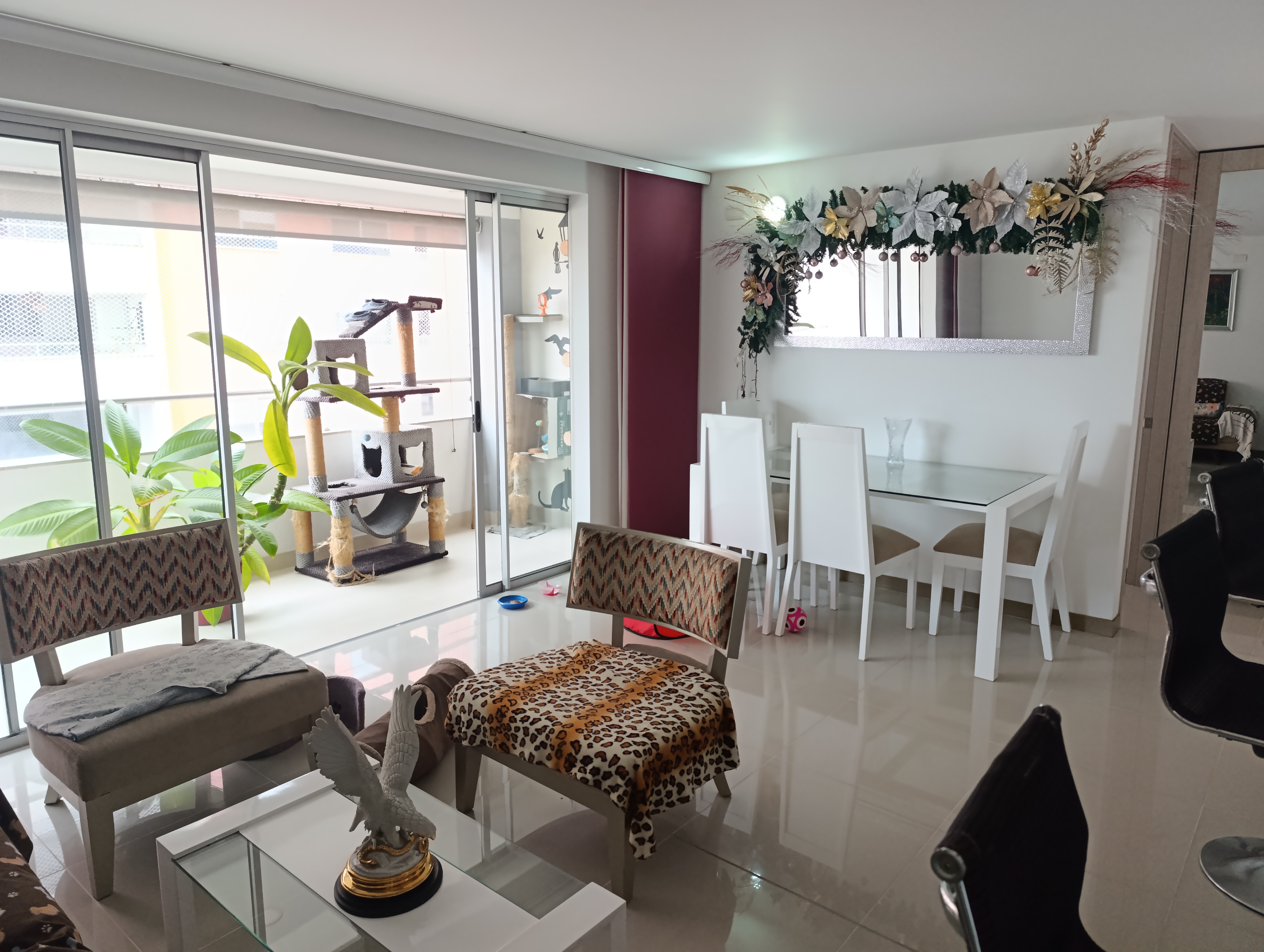 APARTAMENTO EN VENTA EN LA FLORA 124M2 PISO 7 PARQUEADEROS 2 AL