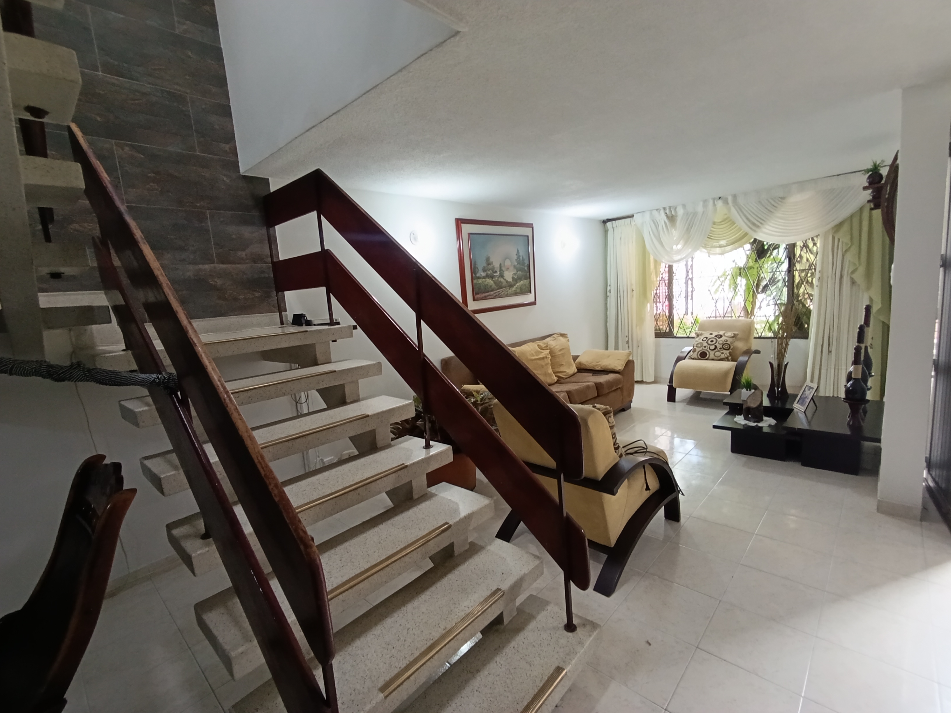 CASA EN VENTA PEATONAL 2 NIVELES 141M2 LOS ALAMOS NORTE DE CALI 