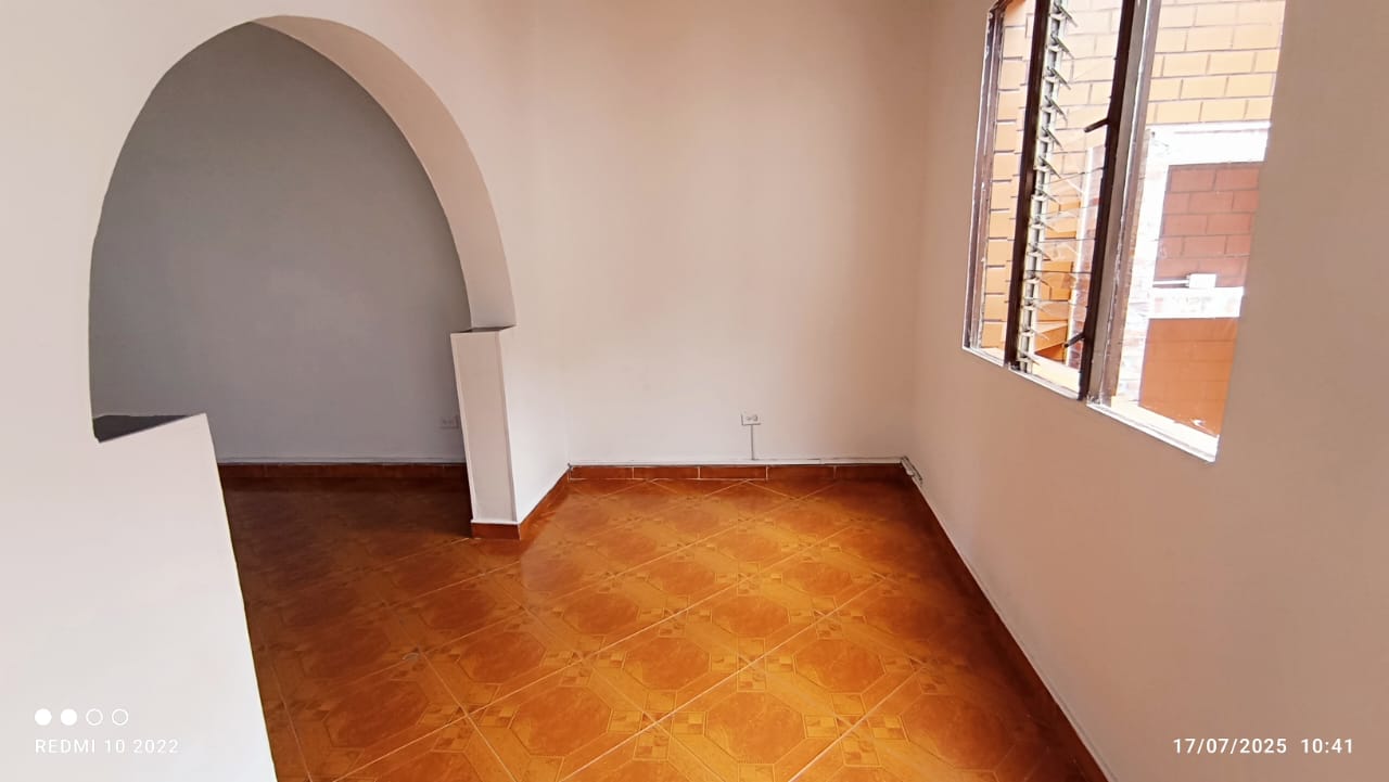 ARRIENDO CASA INDEPENDIENTE - SANTA MONICA
