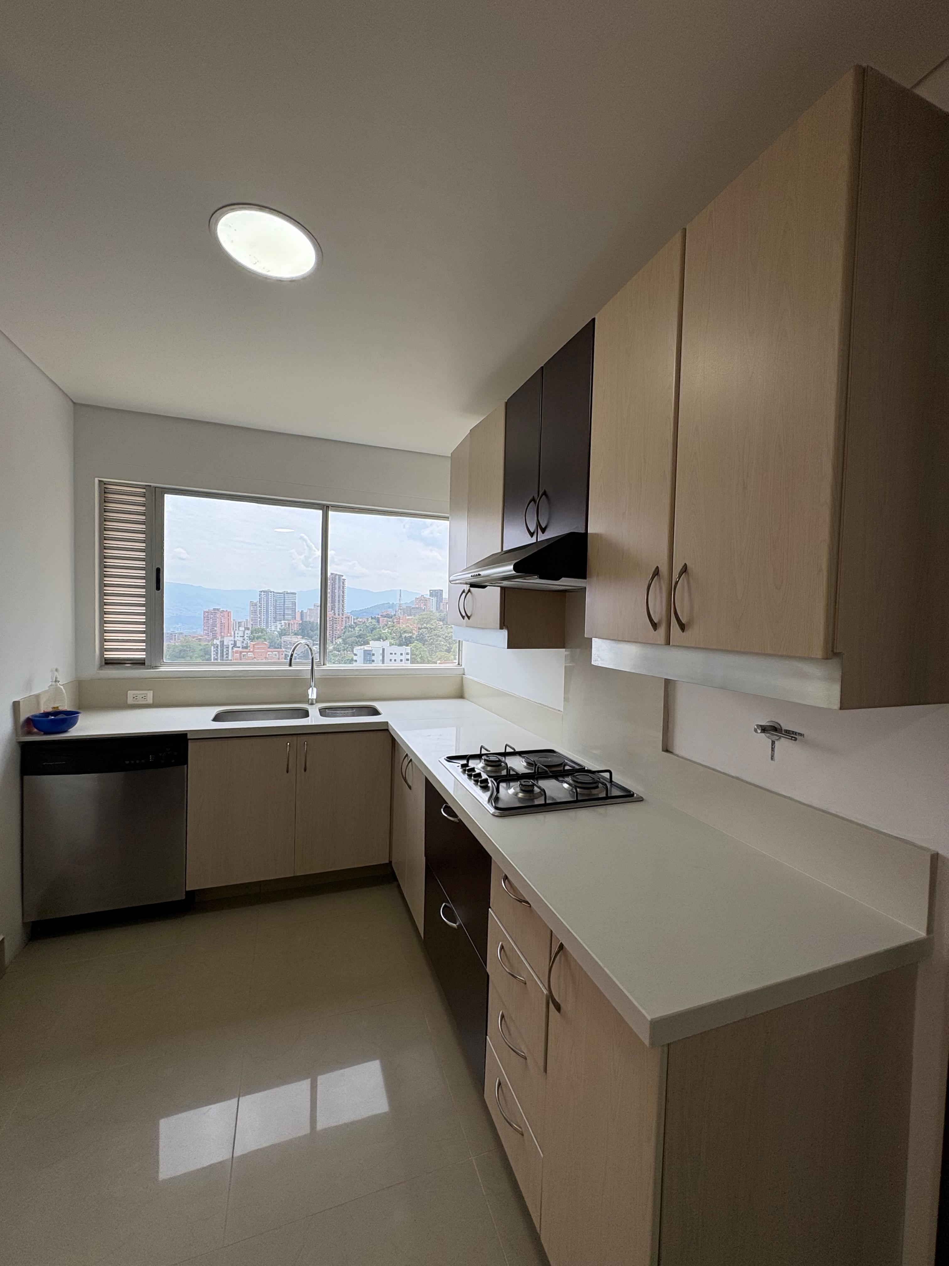 ARRIENDO APARTAMENTO, POBLADO SAN LUCAS