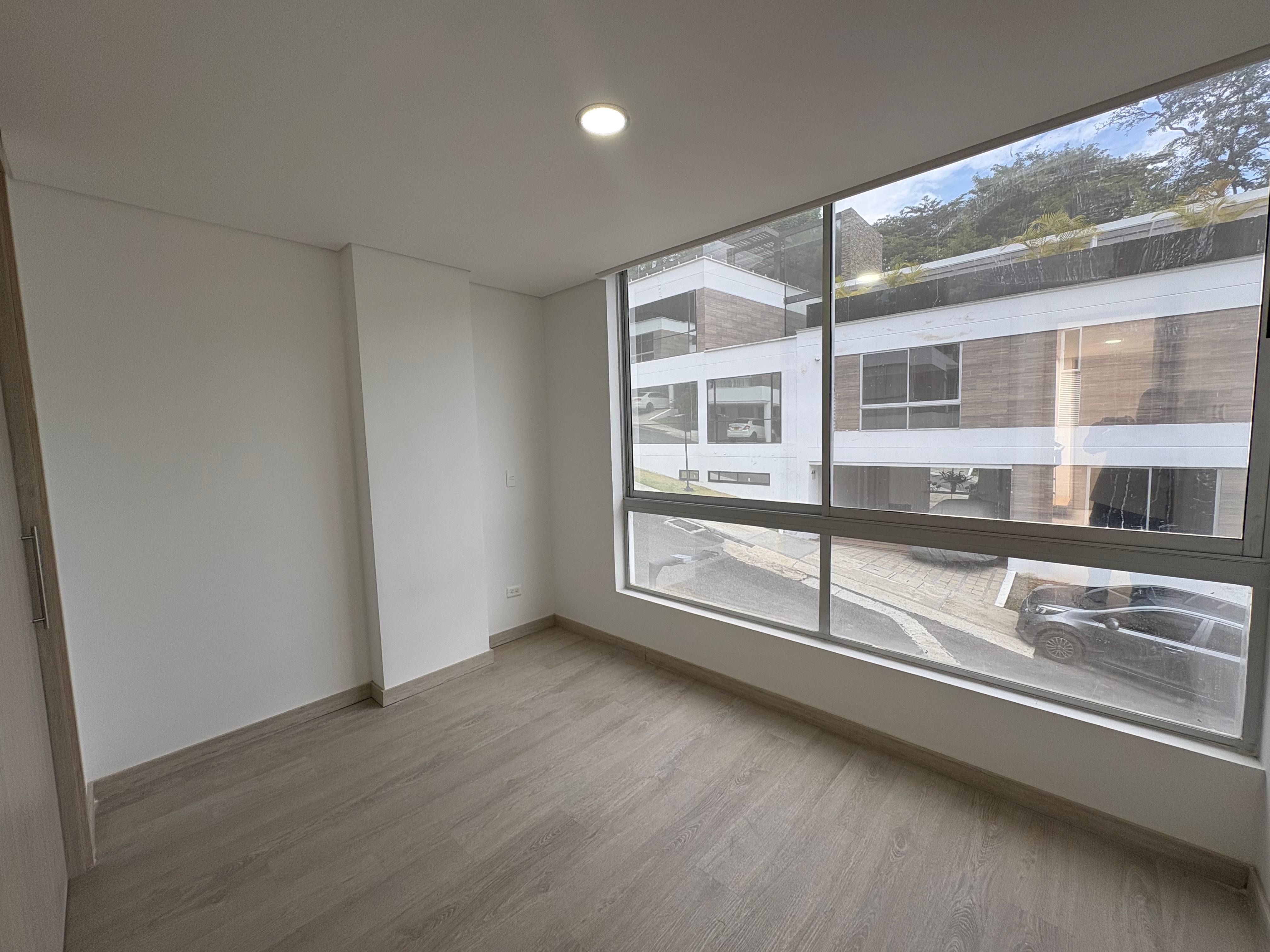ARRIENDO CASA, ENVIGADO ESMERALDAL